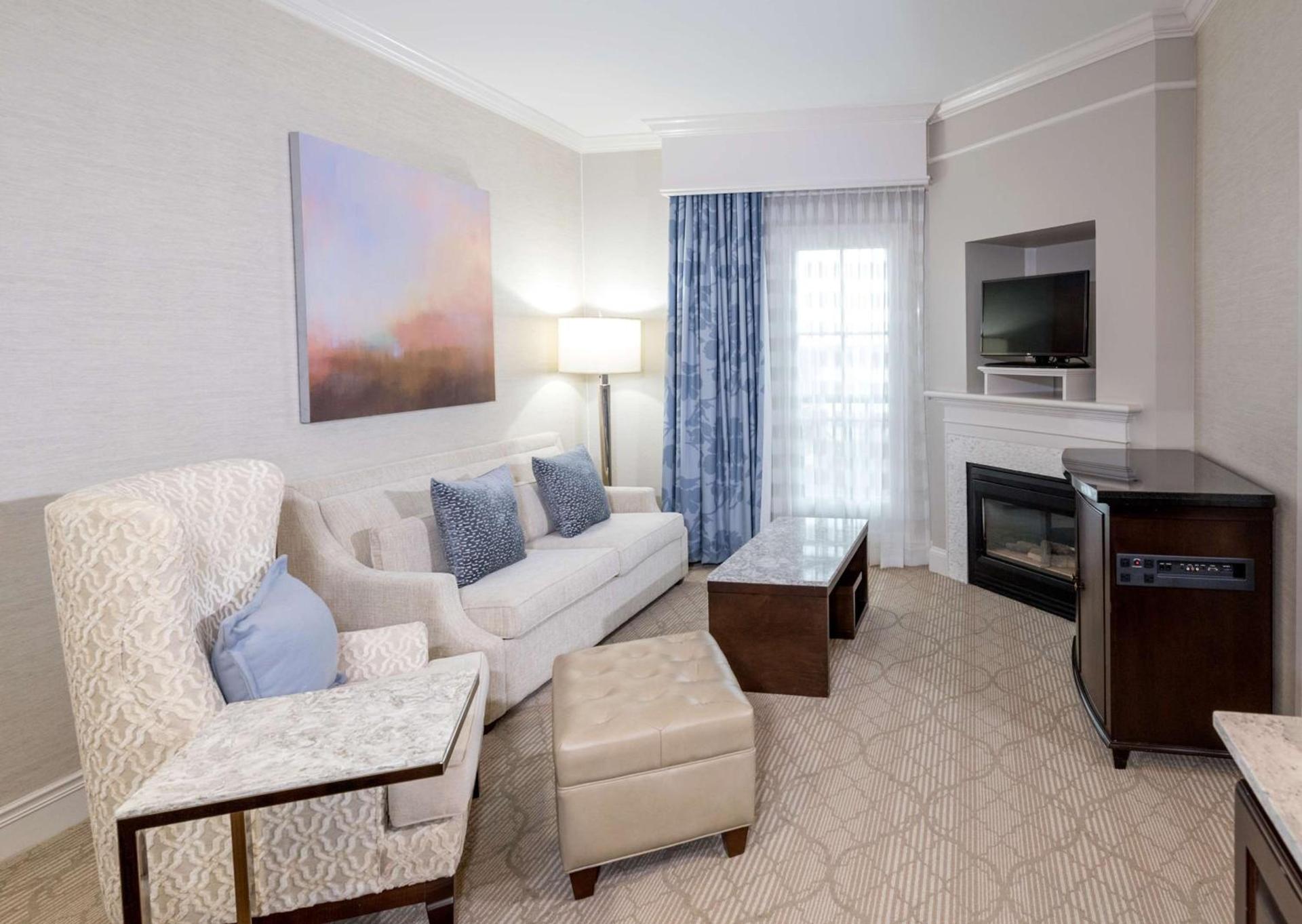 Hampton Inn & Suites South Park at Phillips Place photo 23