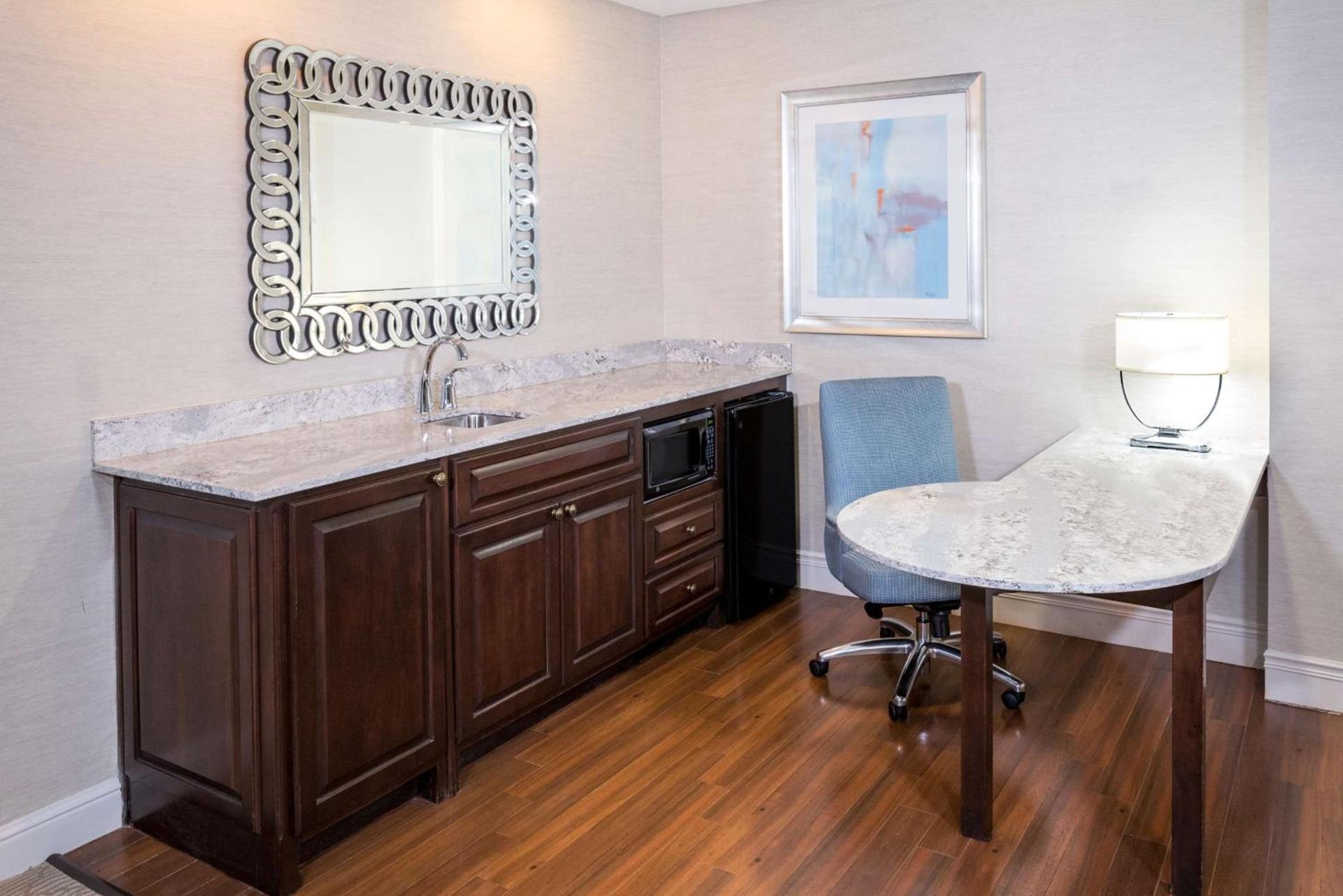 Hampton Inn & Suites South Park at Phillips Place photo 24