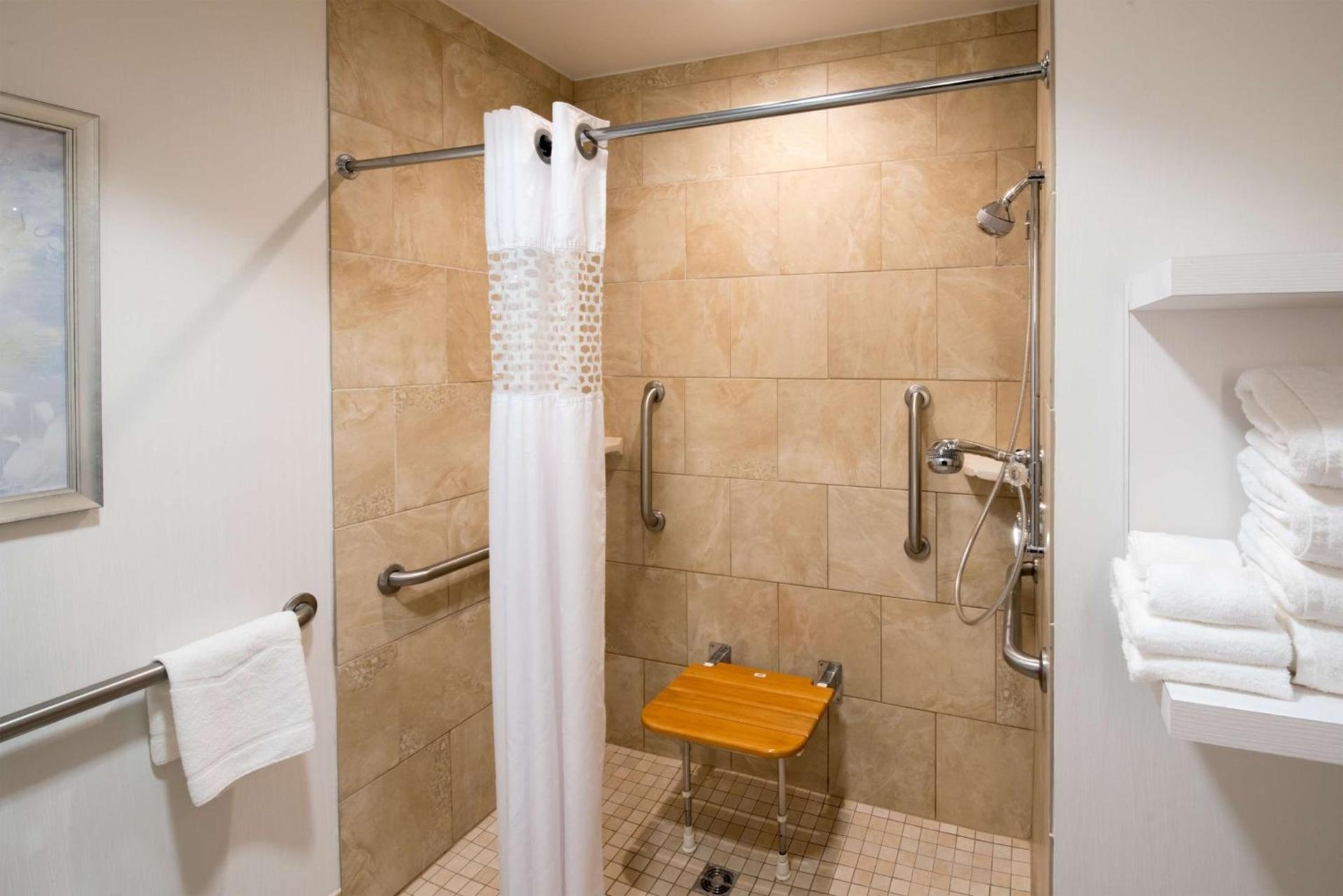 Hampton Inn & Suites South Park at Phillips Place photo 26