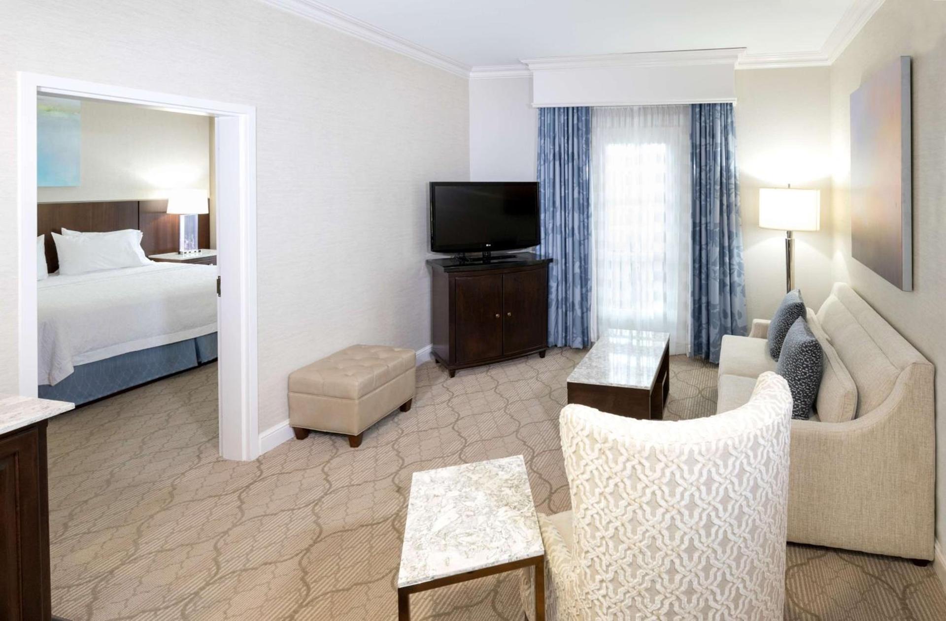 Hampton Inn & Suites South Park at Phillips Place photo 34