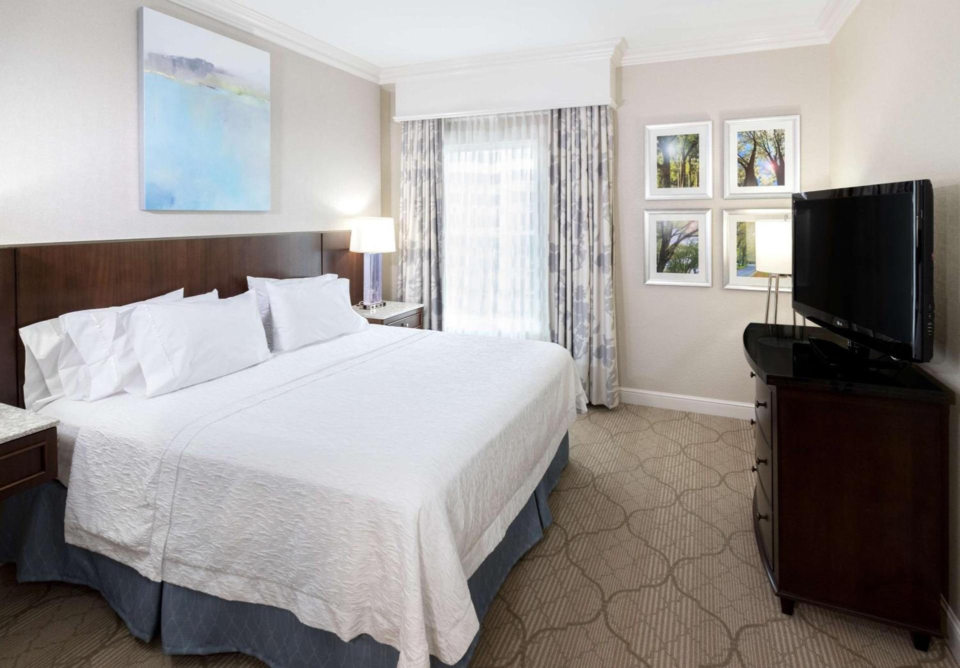 Hampton Inn & Suites South Park at Phillips Place photo 35