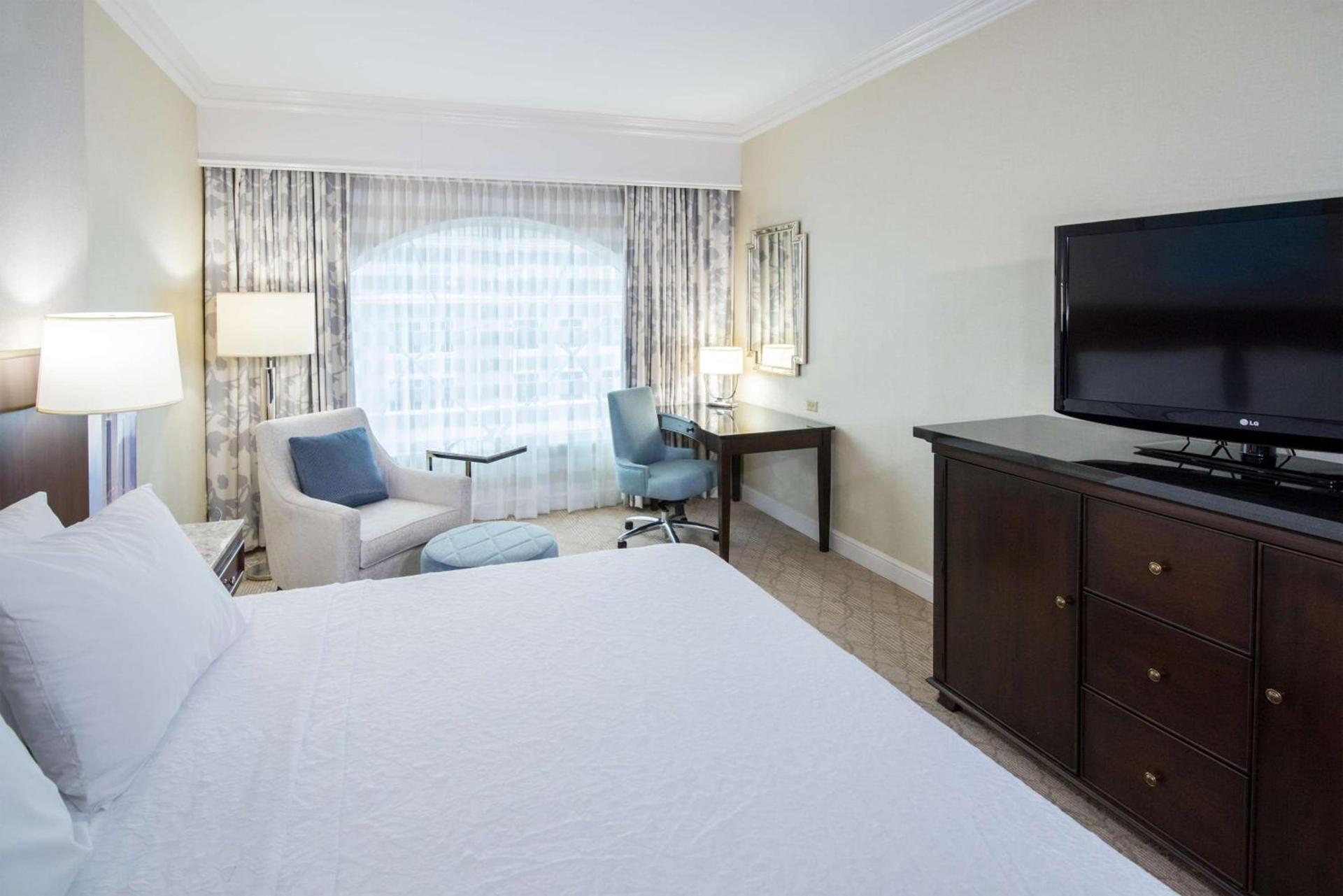 Hampton Inn & Suites South Park at Phillips Place photo 38