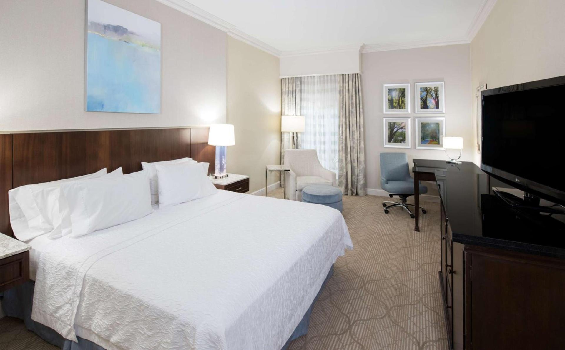 Hampton Inn & Suites South Park at Phillips Place photo 39