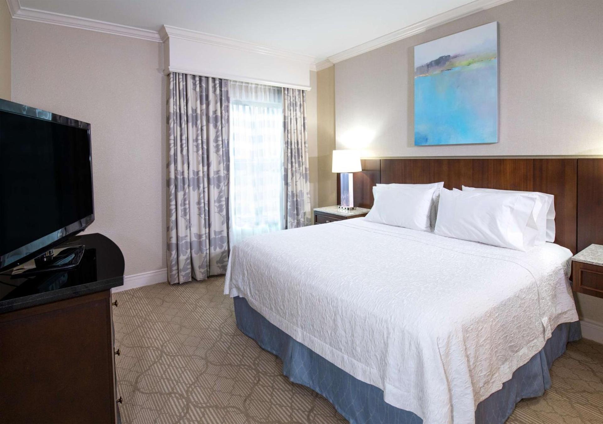 Hampton Inn & Suites South Park at Phillips Place photo 44