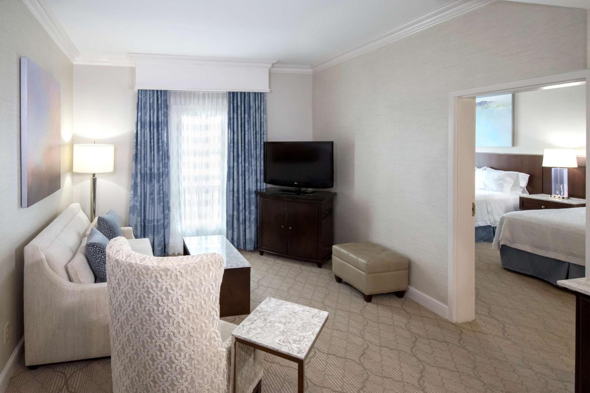 Hampton Inn & Suites South Park at Phillips Place photo 49