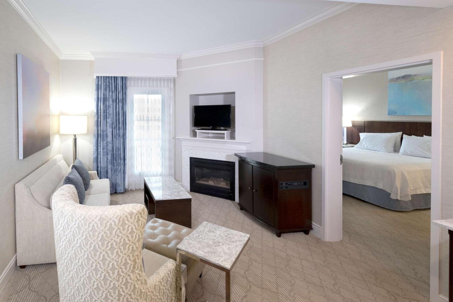 Hampton Inn & Suites South Park at Phillips Place photo 53