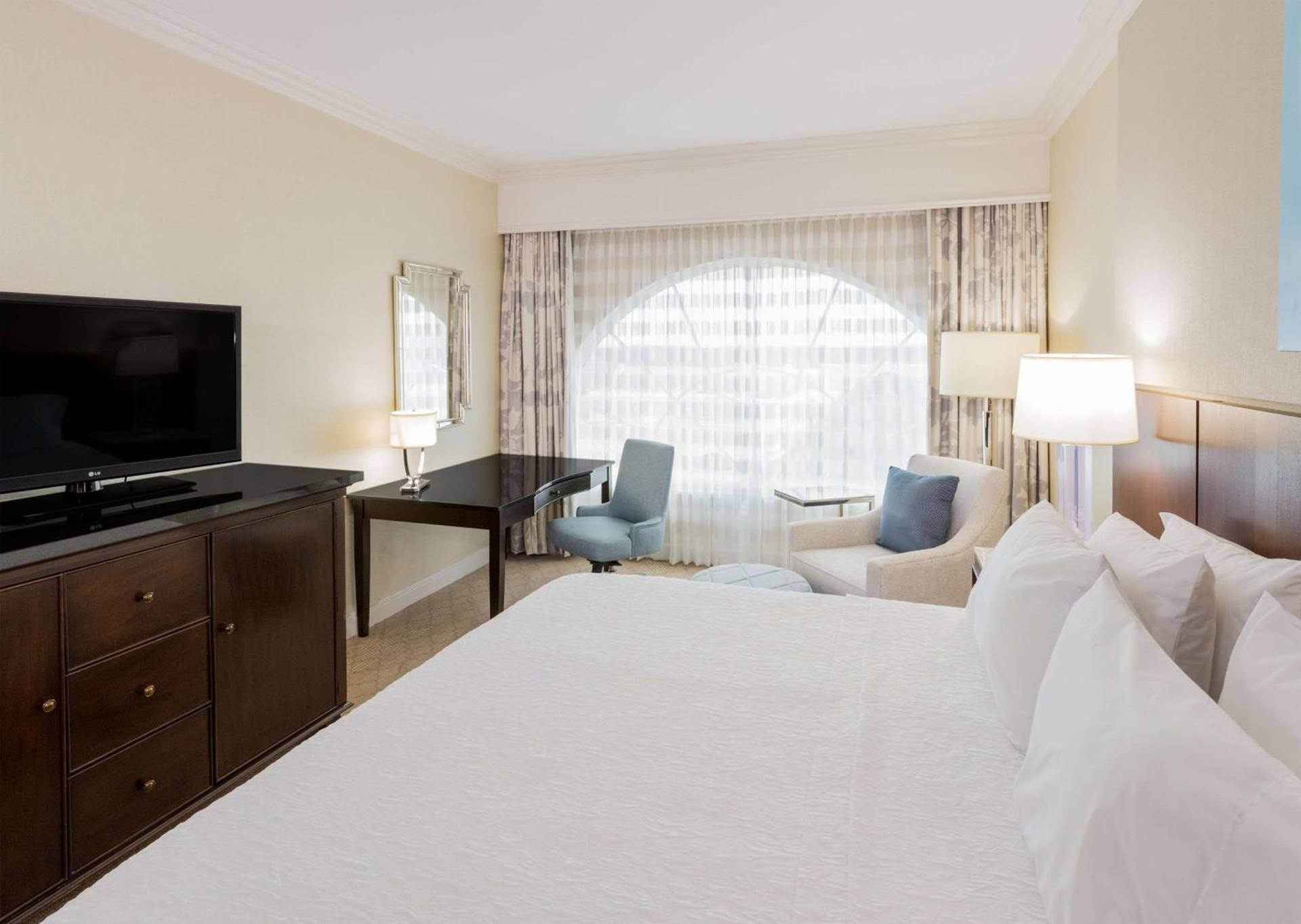 Hampton Inn & Suites South Park at Phillips Place photo 55