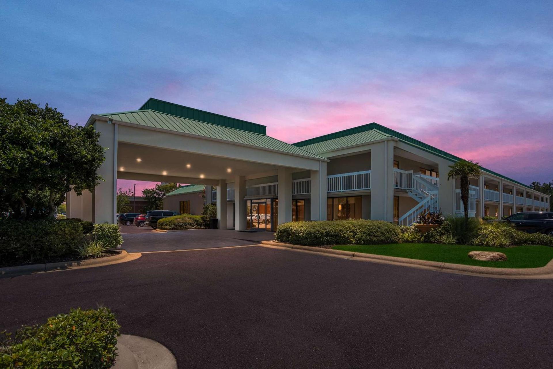 Best Western Flagship Inn photo 21