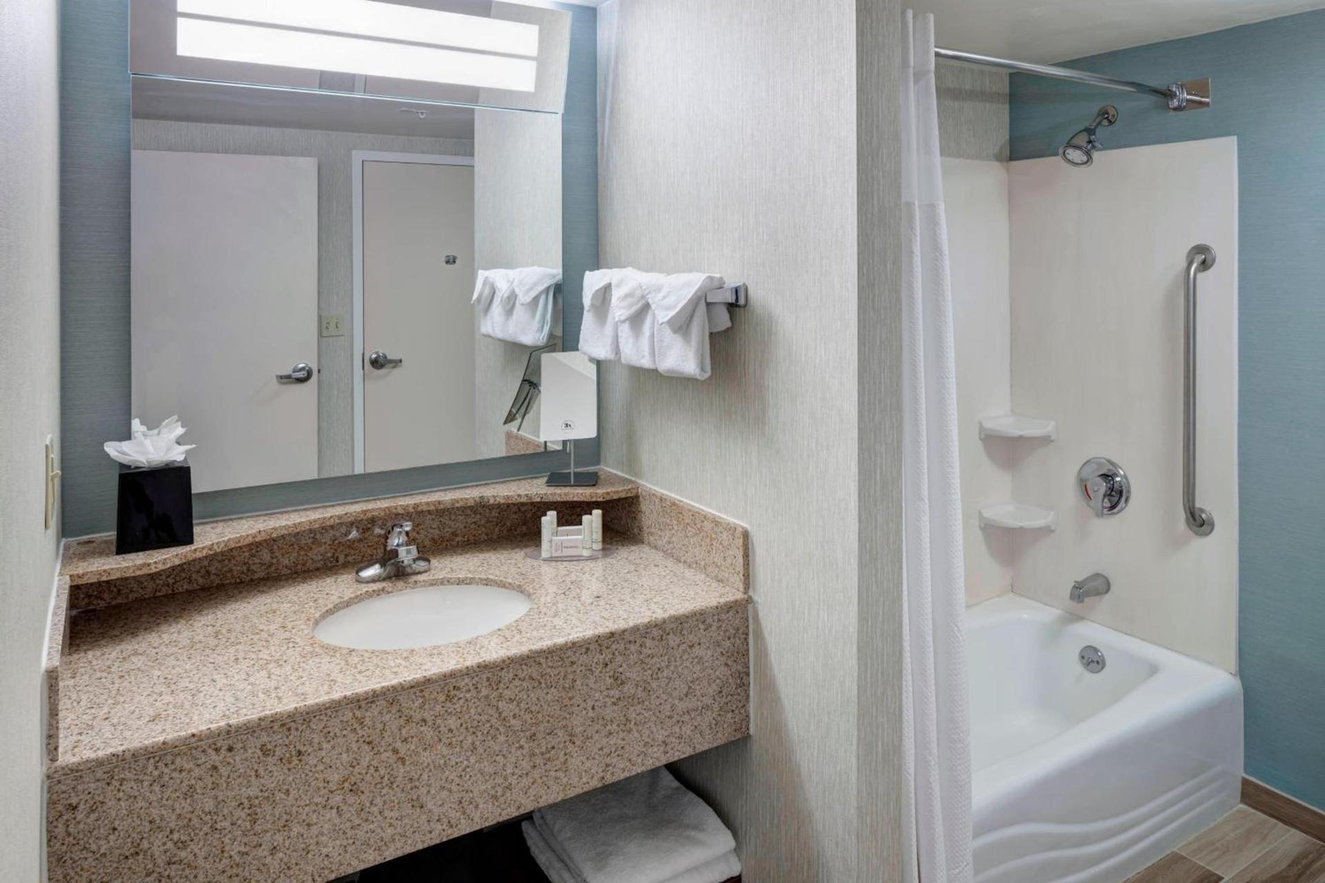 Courtyard by Marriott Virginia Beach Oceanfront-South photo 21