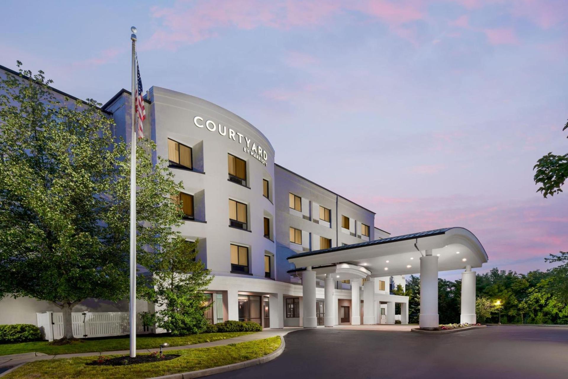 Courtyard Hartford Farmington photo 2