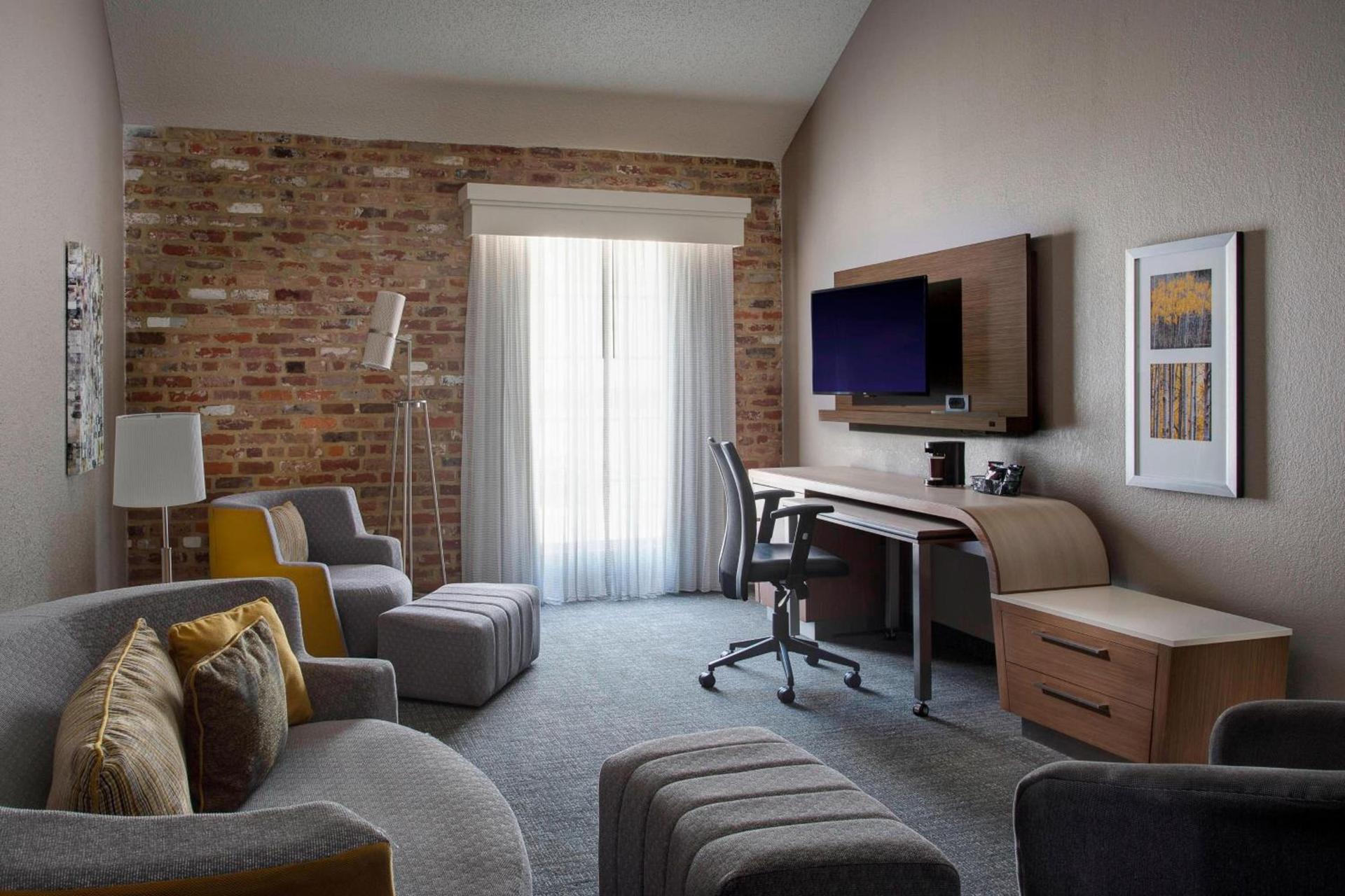 Courtyard by Marriott New Orleans Warehouse Arts District photo 12