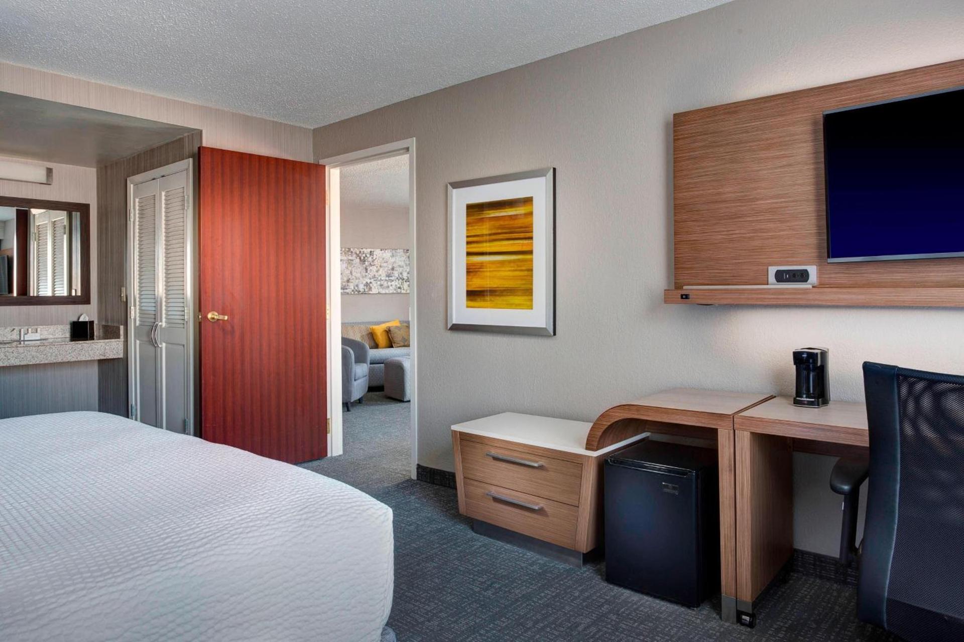 Courtyard by Marriott New Orleans Warehouse Arts District photo 15
