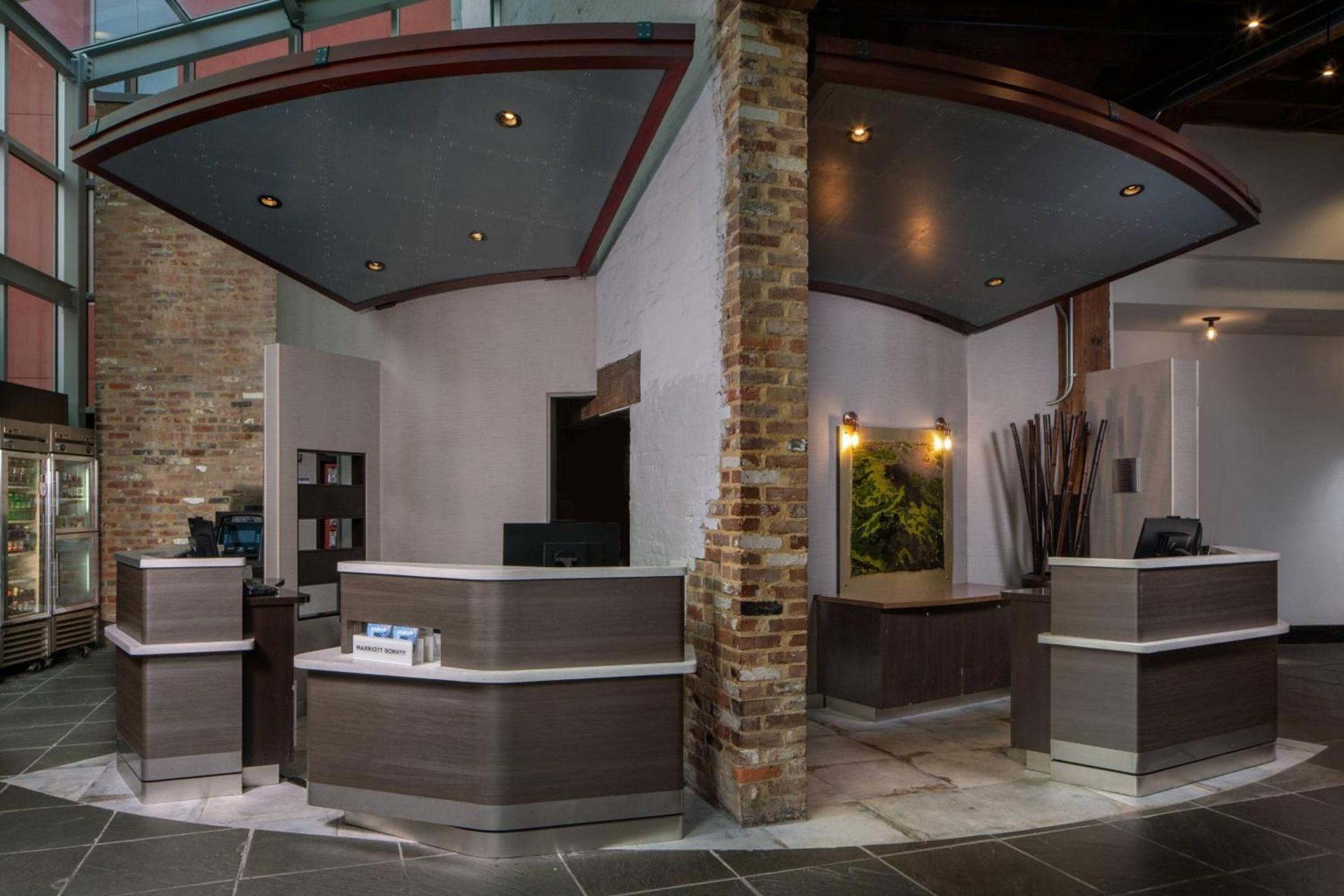 Courtyard by Marriott New Orleans Warehouse Arts District photo 4