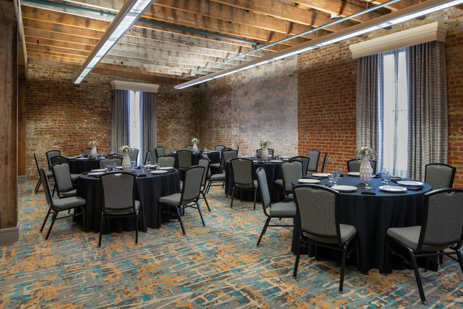 Courtyard by Marriott New Orleans Warehouse Arts District photo 23