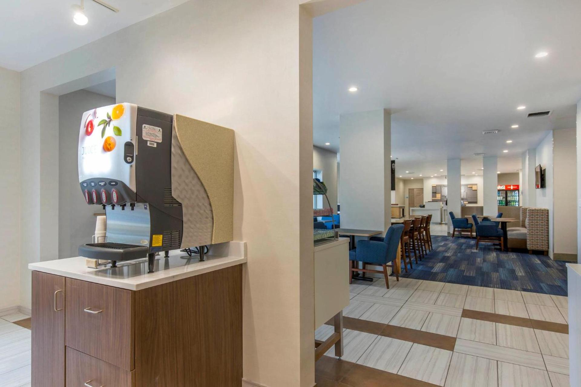Holiday Inn Express & Suites Chicago West - St Charles by IHG photo 45