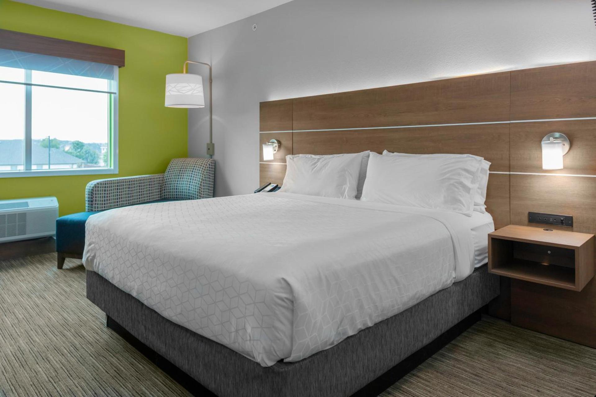 Holiday Inn Express & Suites Leander by IHG photo 14