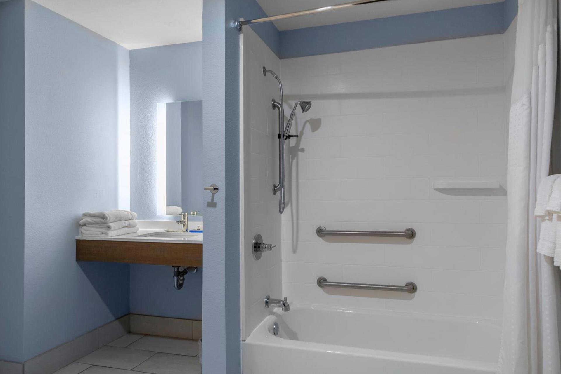 Holiday Inn Express & Suites Leander by IHG photo 9