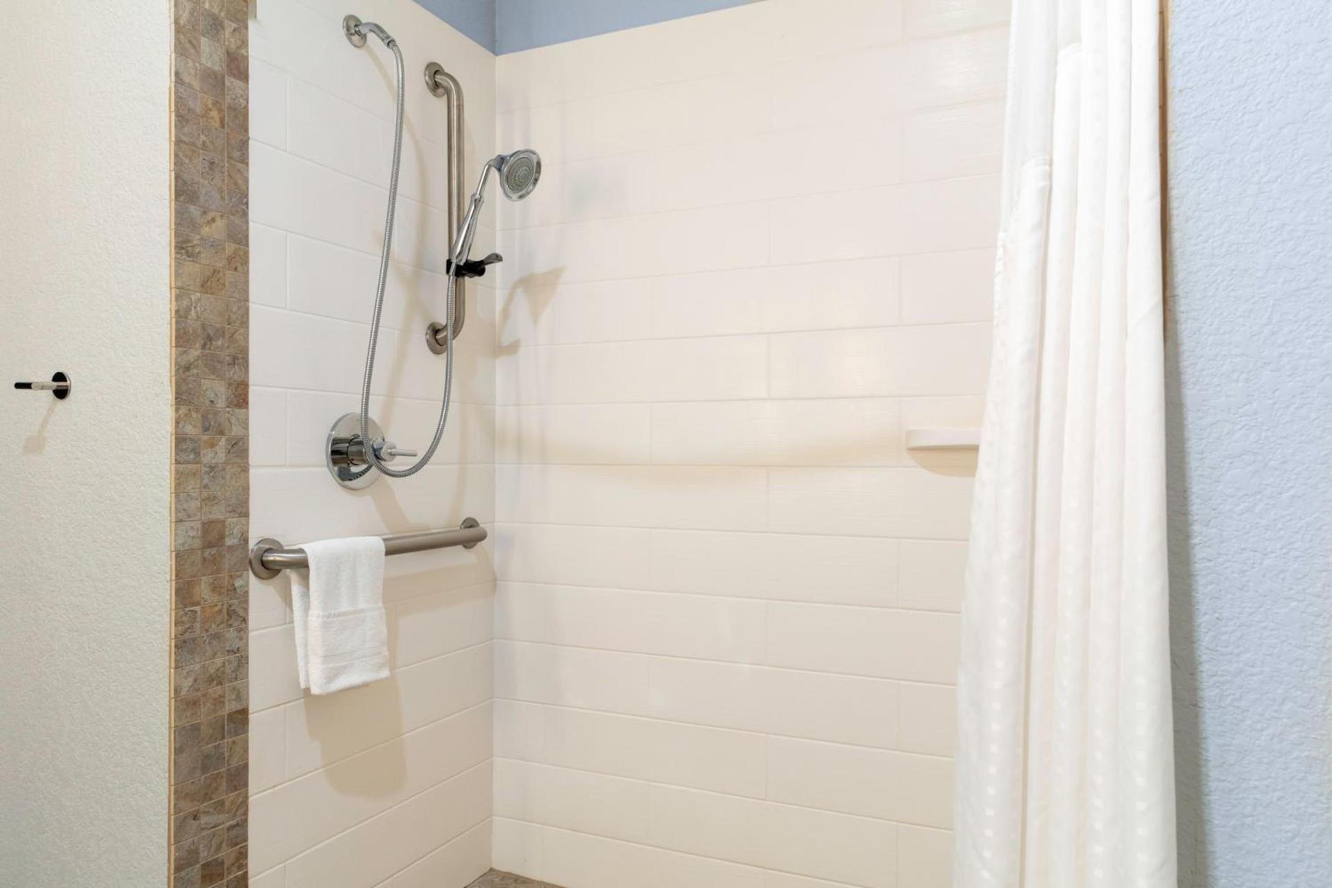 Holiday Inn Express & Suites Leander by IHG photo 7
