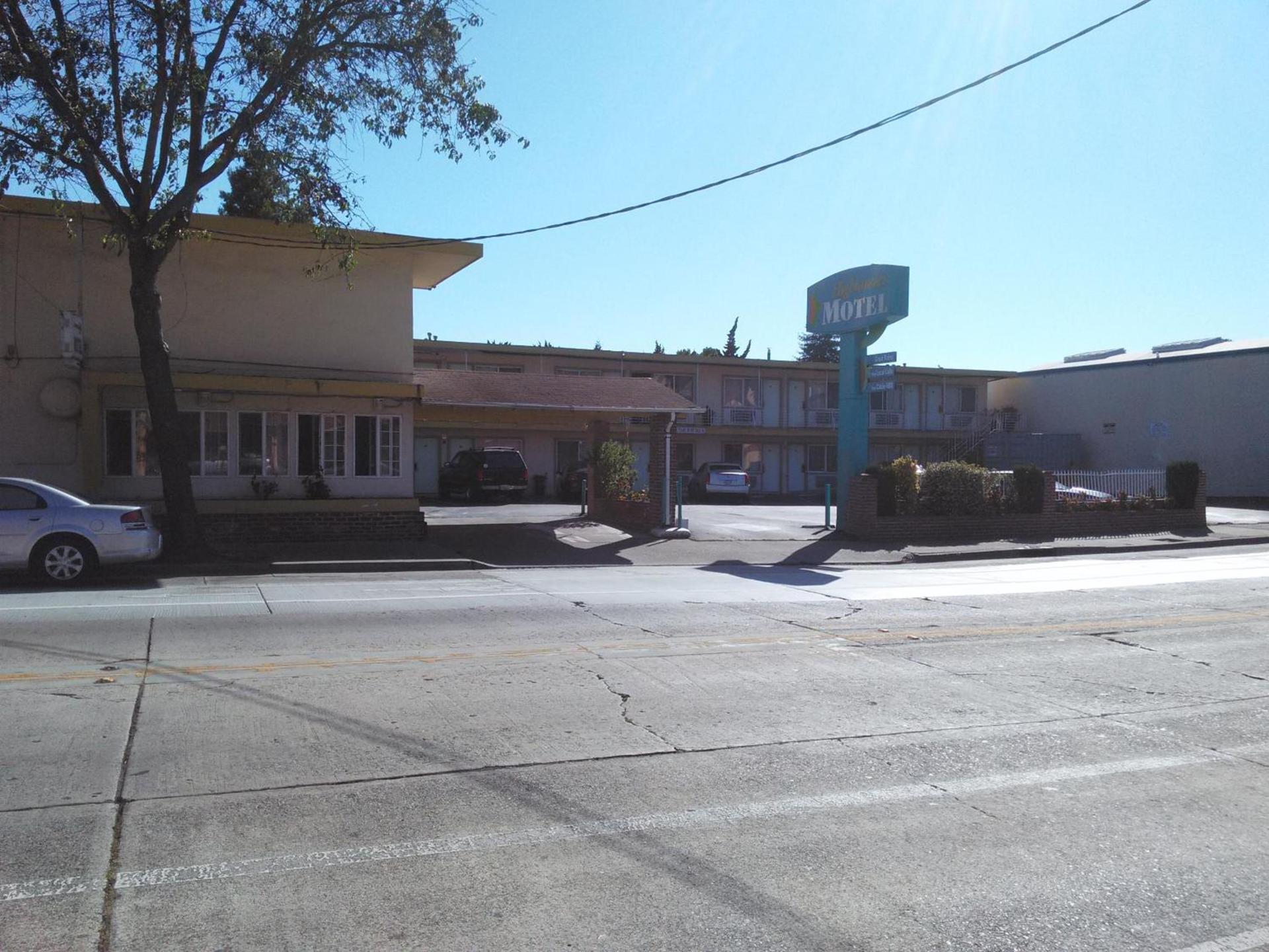 Highlander Motel photo 30