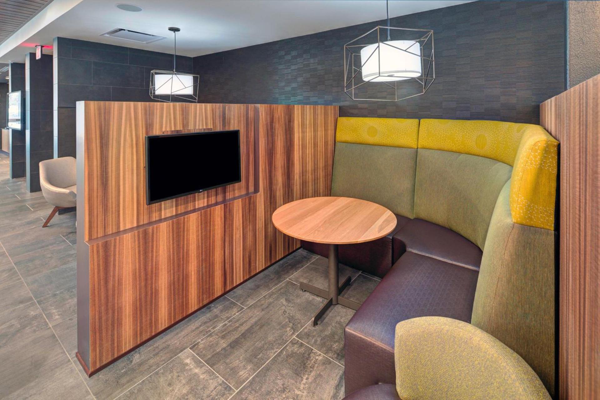 Courtyard by Marriott Appleton Riverfront photo 19