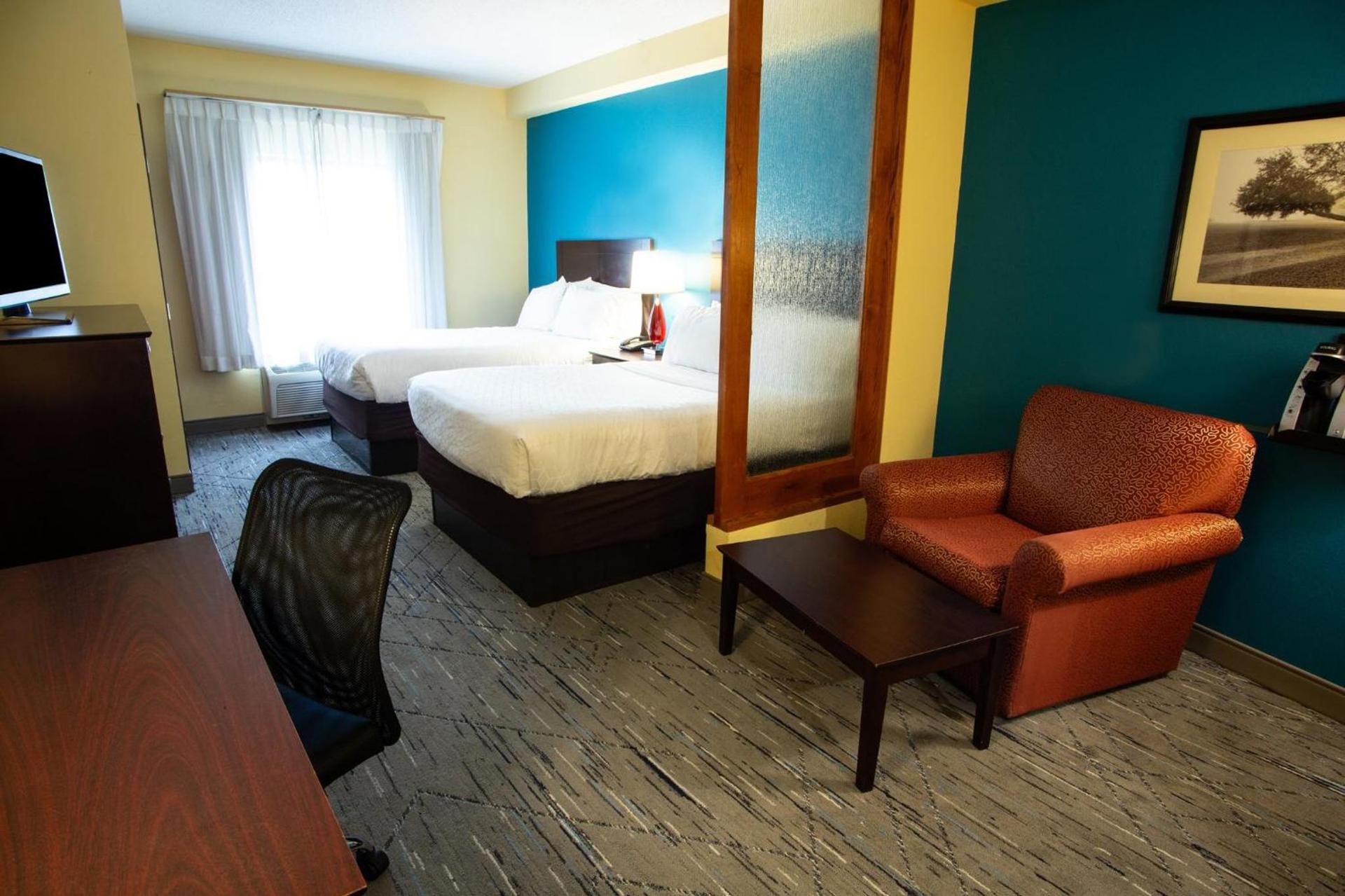 Holiday Inn Express & Suites Harrisburg West photo 46