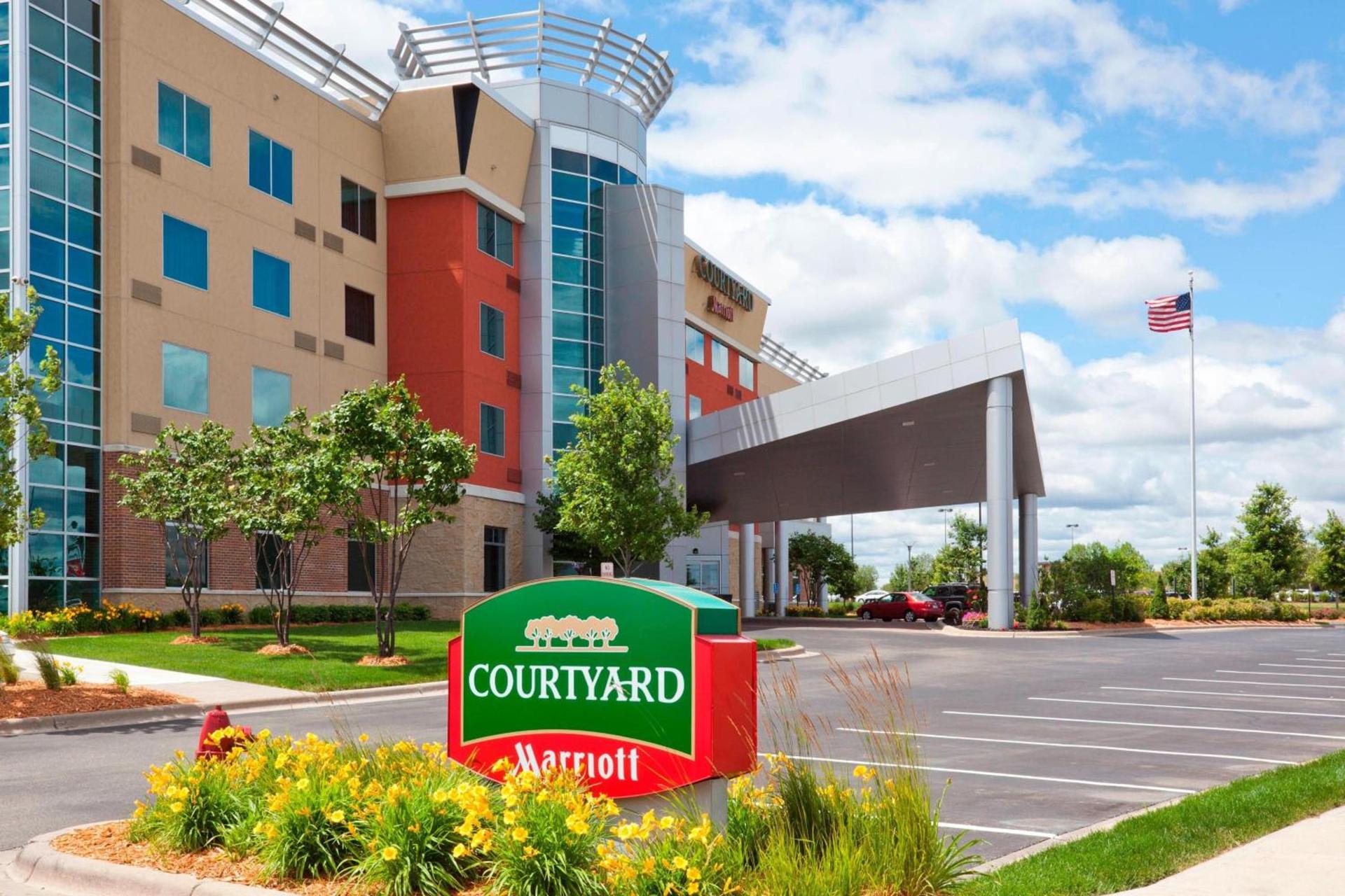 Courtyard Minneapolis Maple Grove Arbor Lakes photo 2
