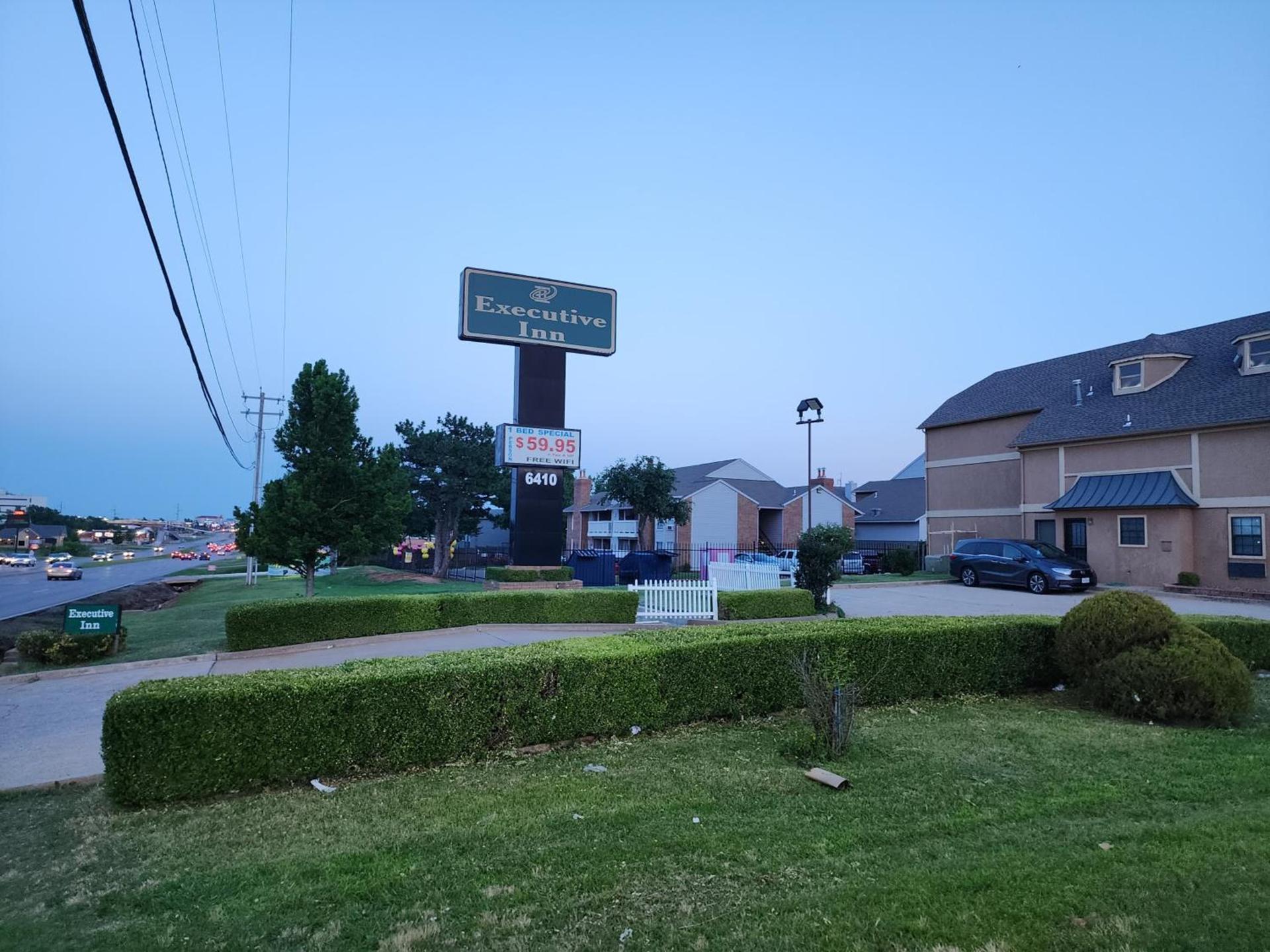 Executive inn photo 15