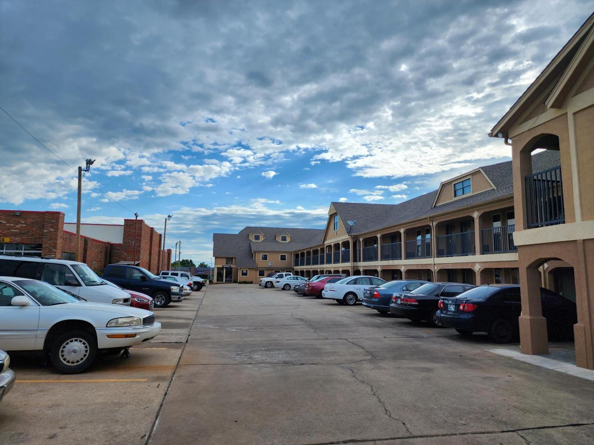 Executive inn photo 17