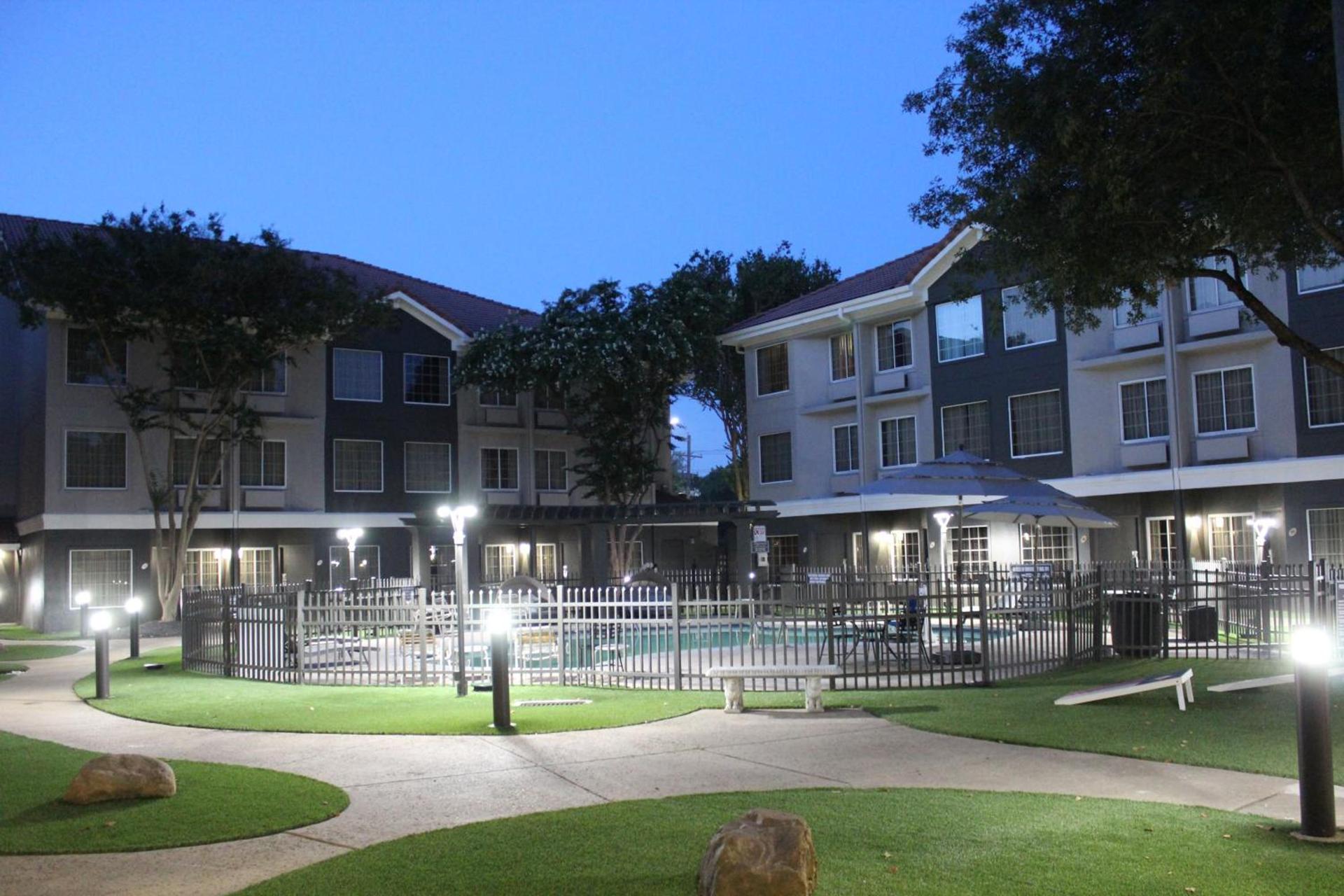 La Quinta by Wyndham Dallas - Addison Galleria photo 30