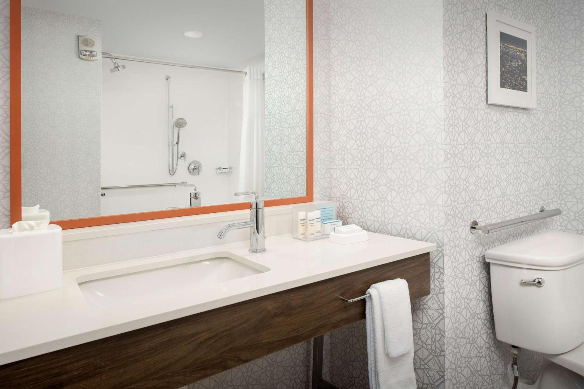 Hampton Inn Baltimore-Downtown-Convention Center photo 18