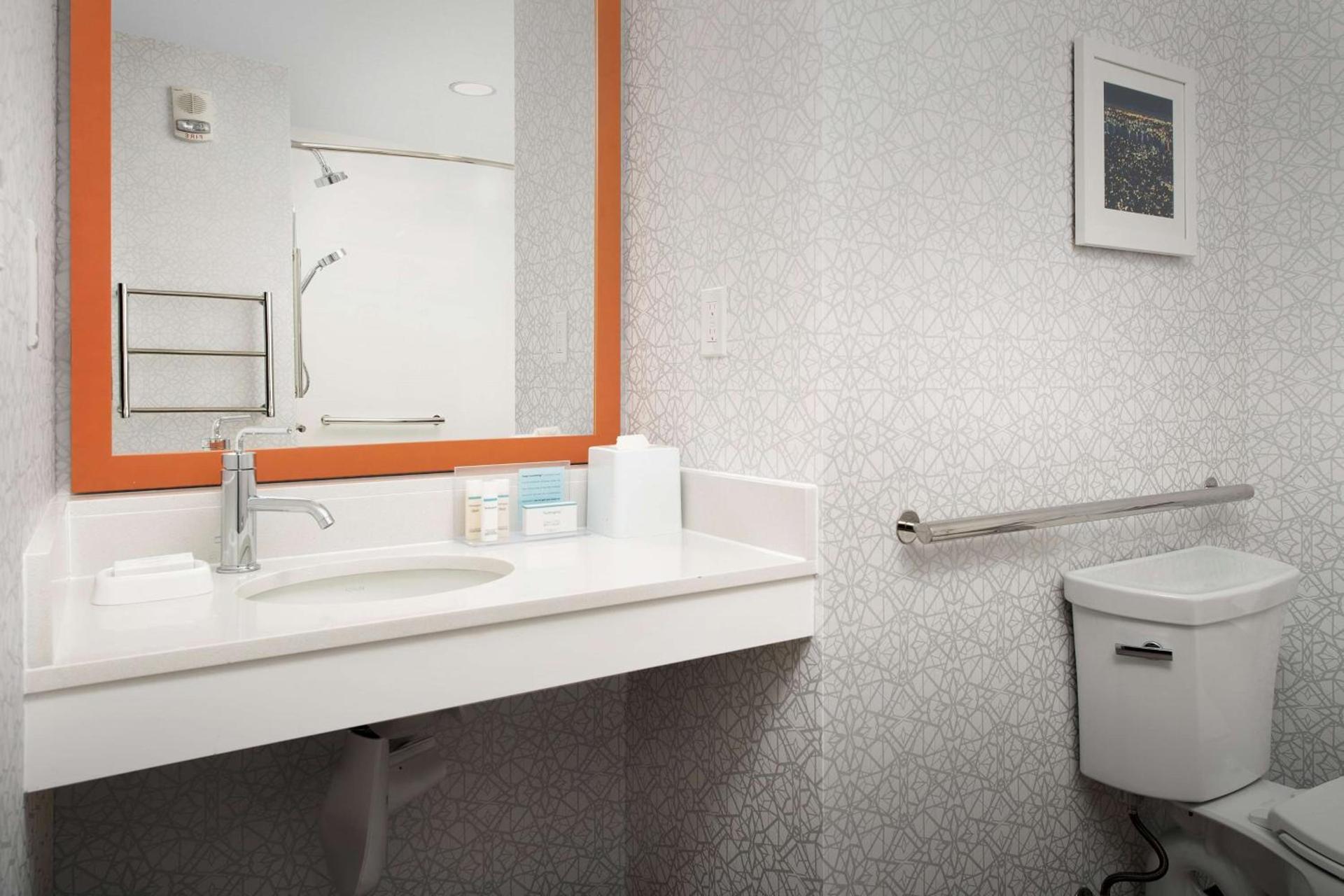 Hampton Inn Baltimore-Downtown-Convention Center photo 32