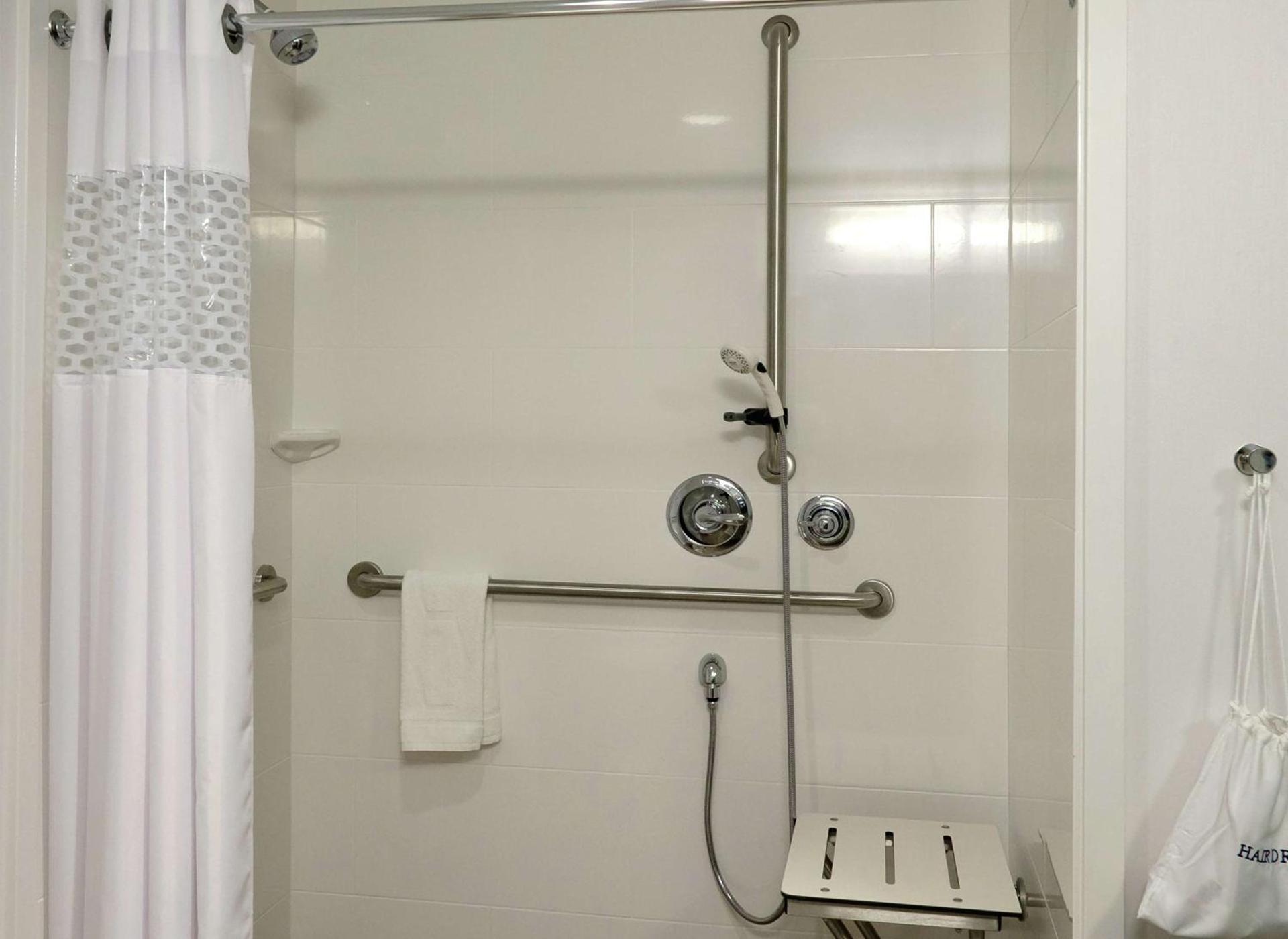 Hampton Inn Green Bay Downtown photo 14