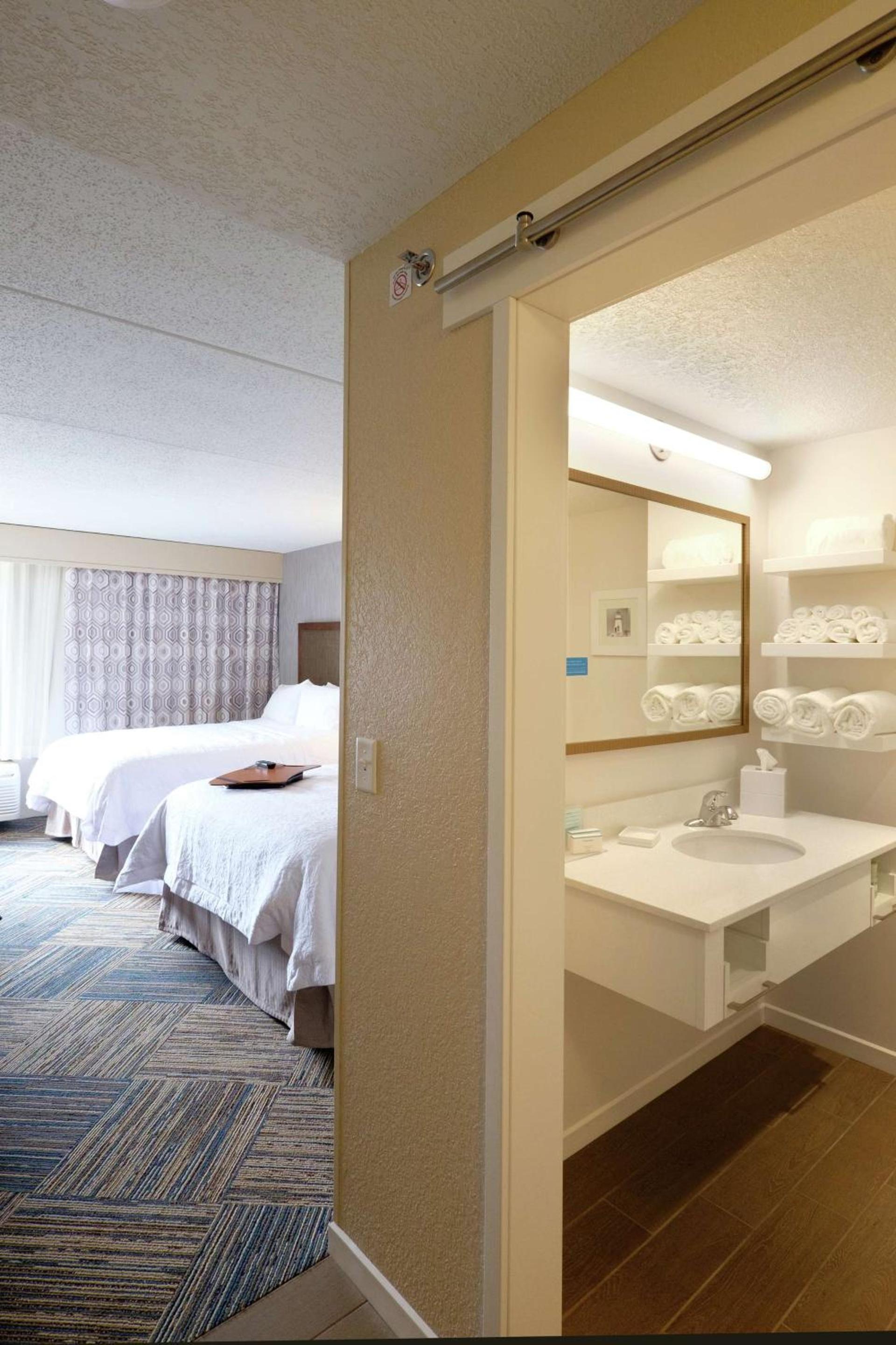 Hampton Inn Green Bay Downtown photo 12