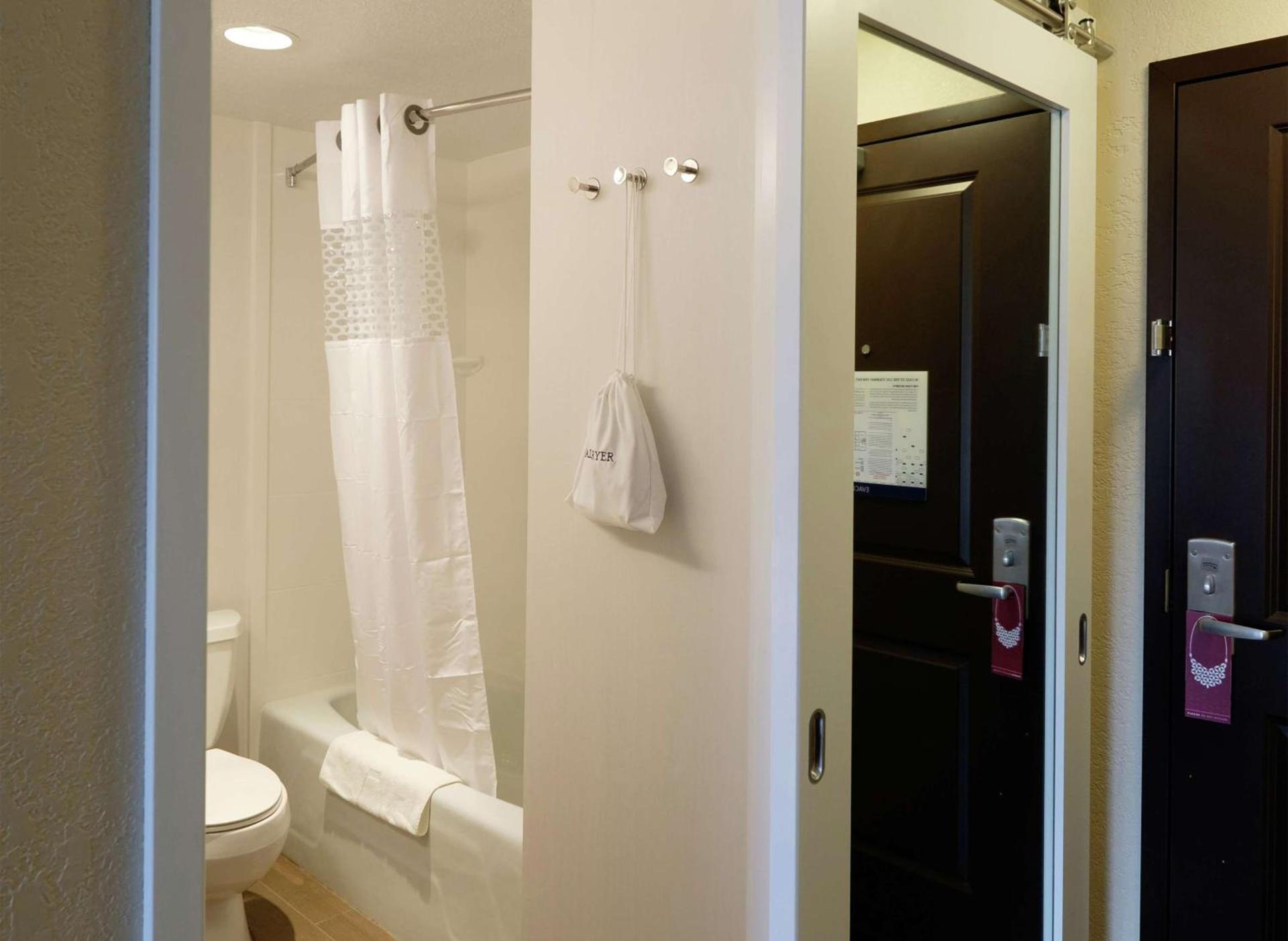 Hampton Inn Green Bay Downtown photo 16