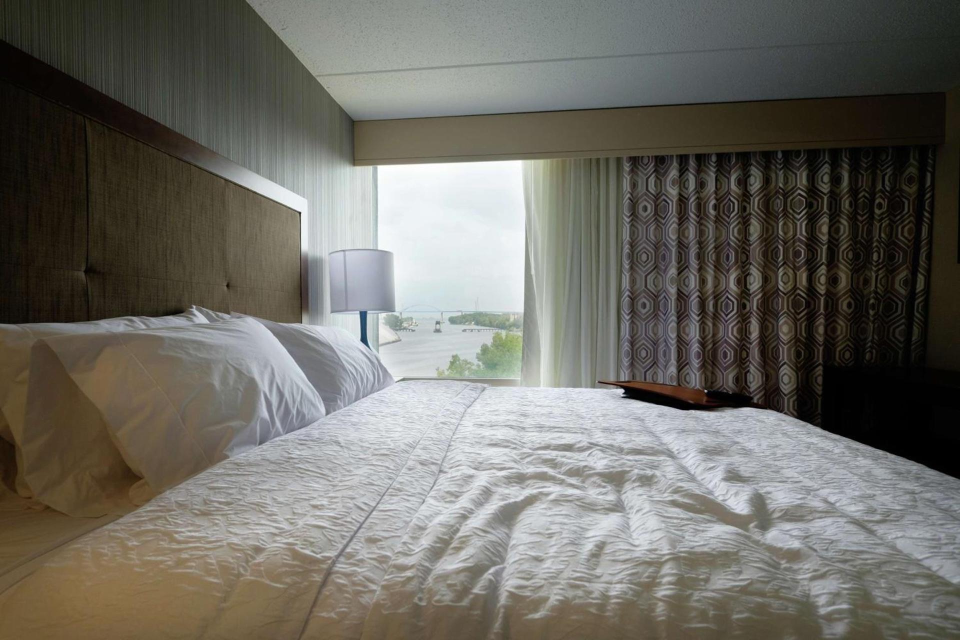 Hampton Inn Green Bay Downtown photo 17