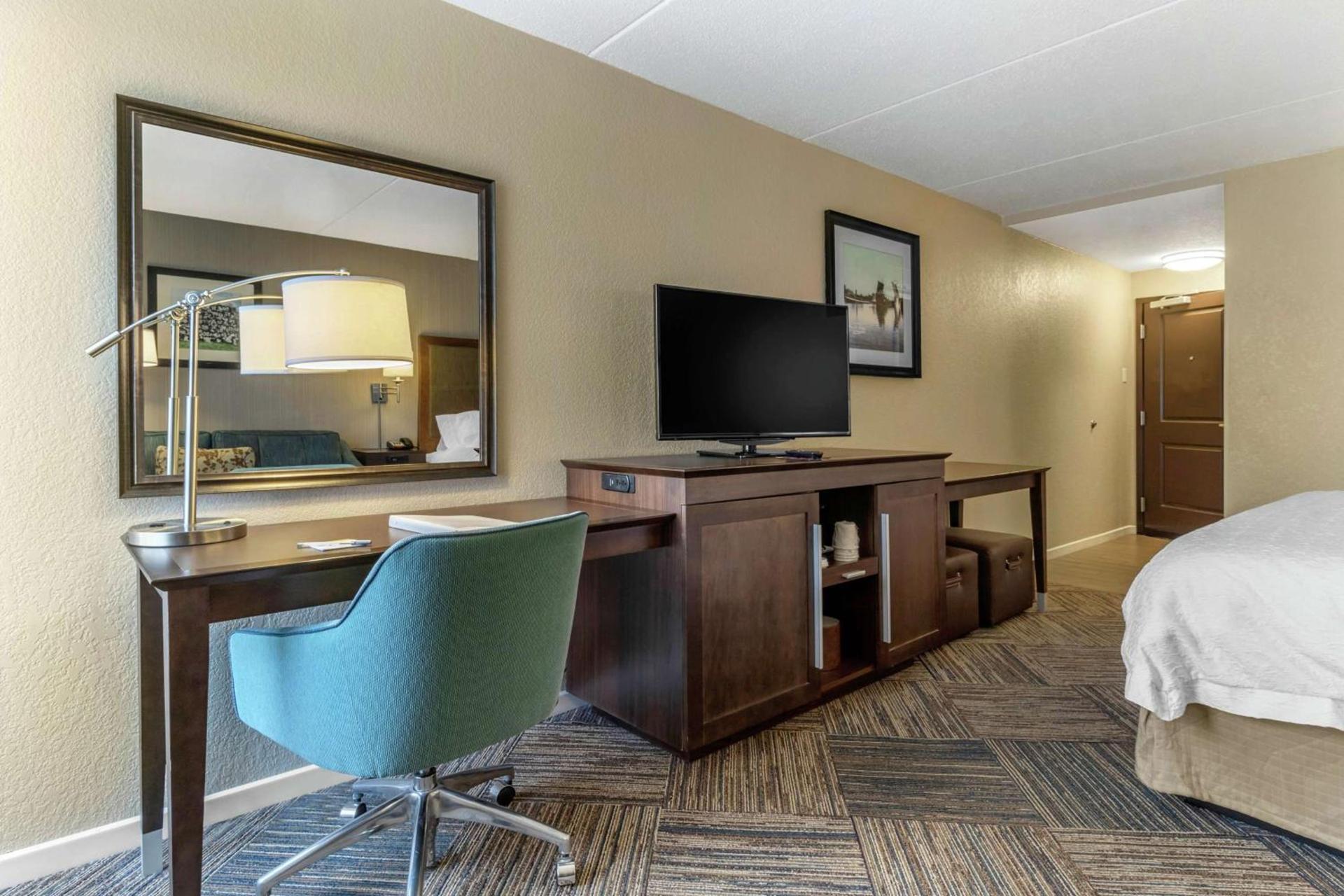Hampton Inn Green Bay Downtown photo 21