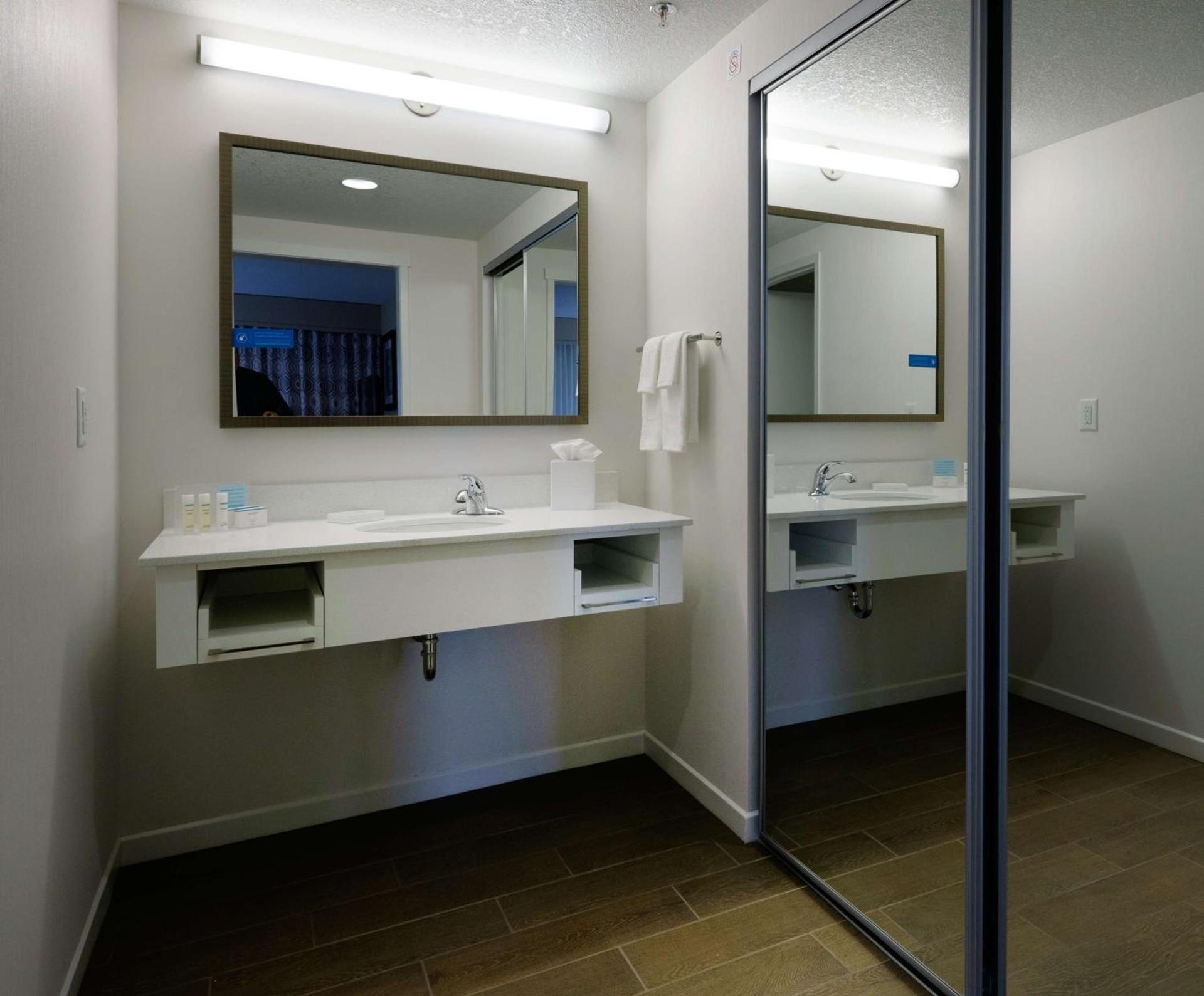 Hampton Inn Green Bay Downtown photo 35