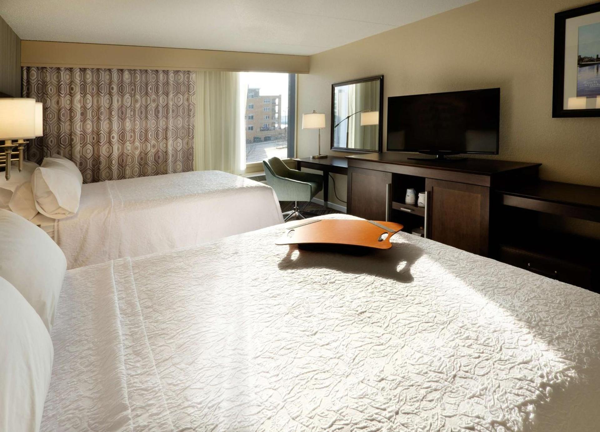 Hampton Inn Green Bay Downtown photo 39