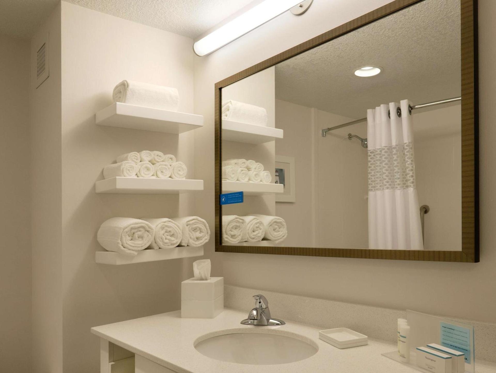 Hampton Inn Green Bay Downtown photo 41
