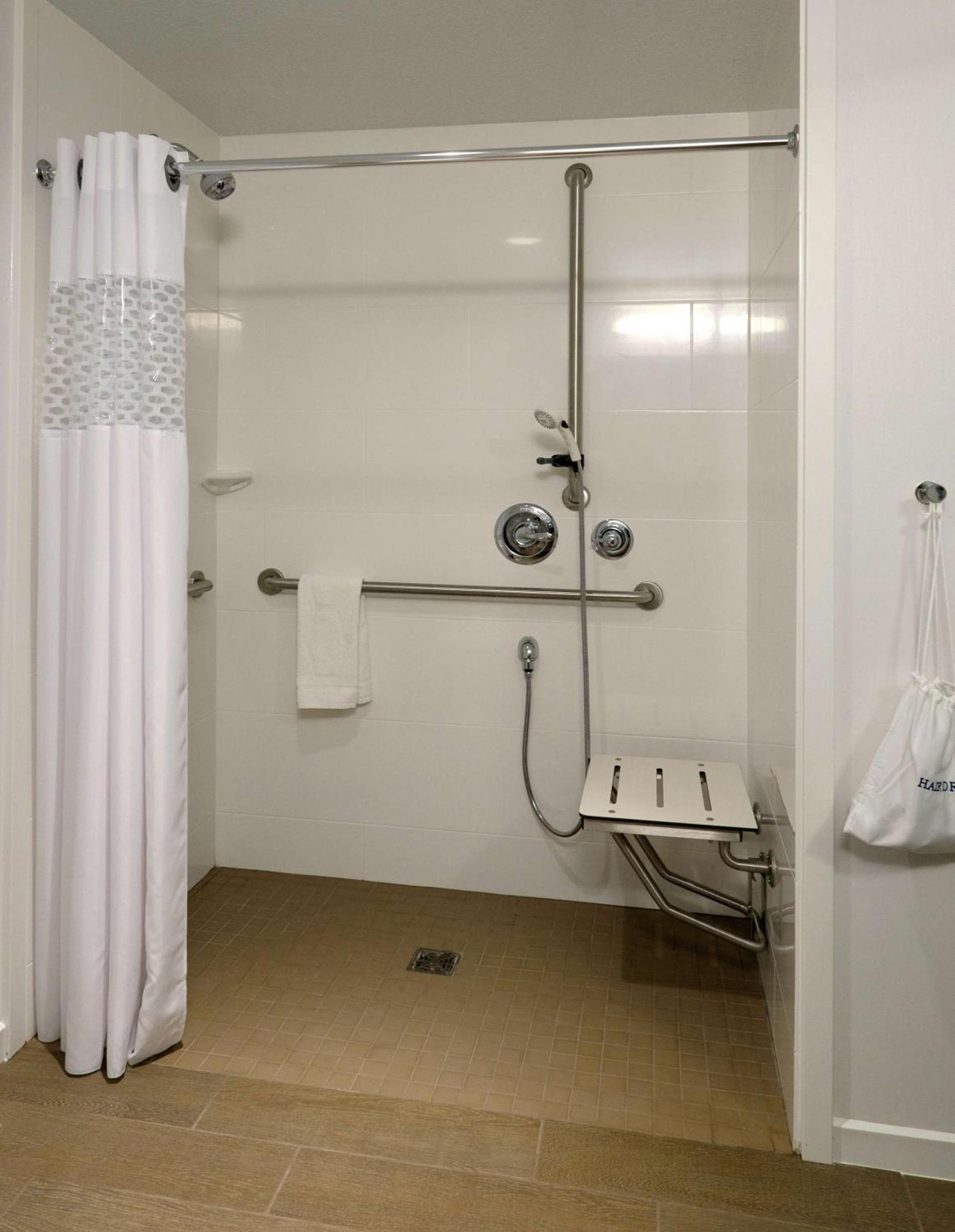 Hampton Inn Green Bay Downtown photo 43