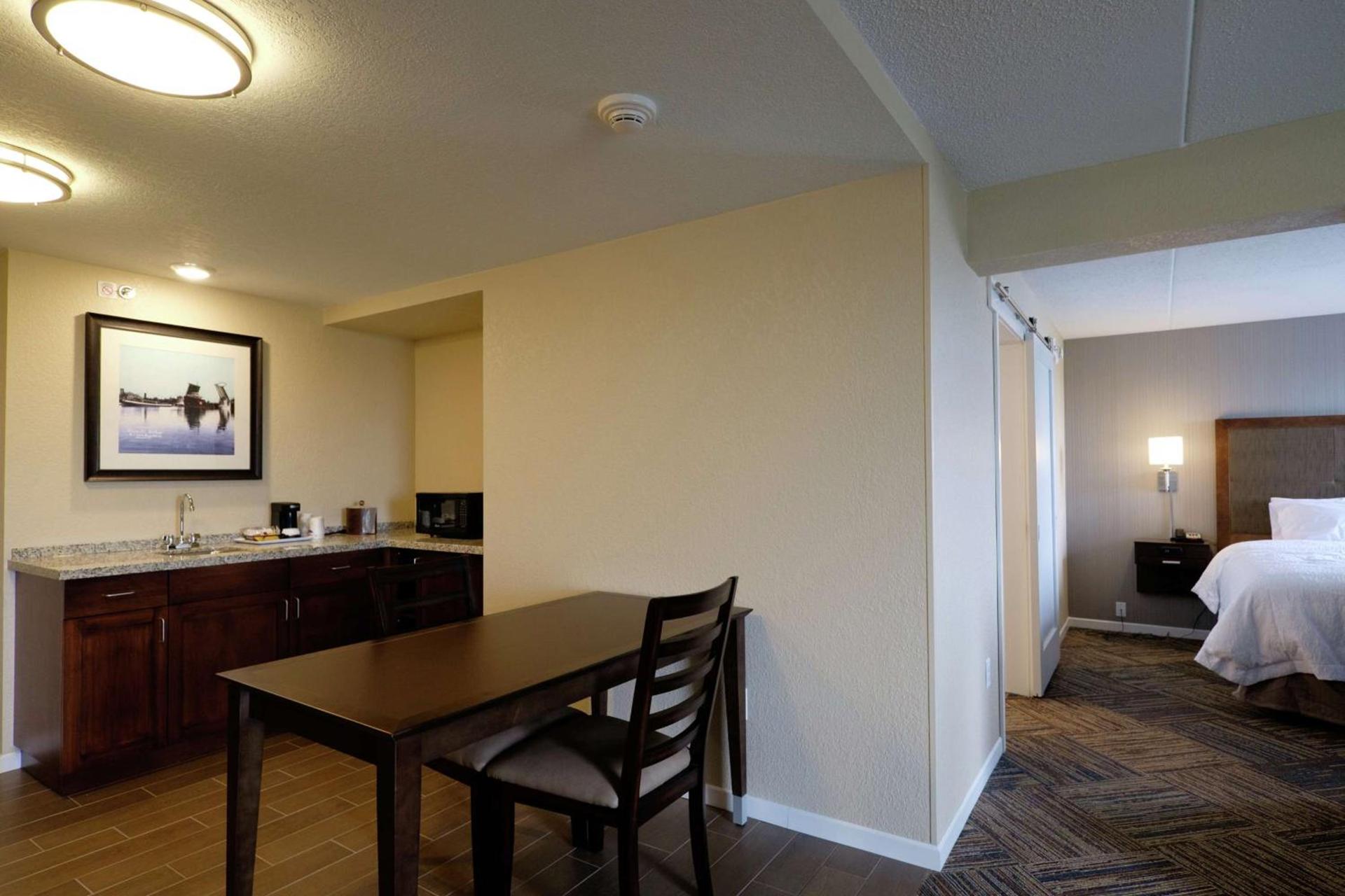 Hampton Inn Green Bay Downtown photo 47