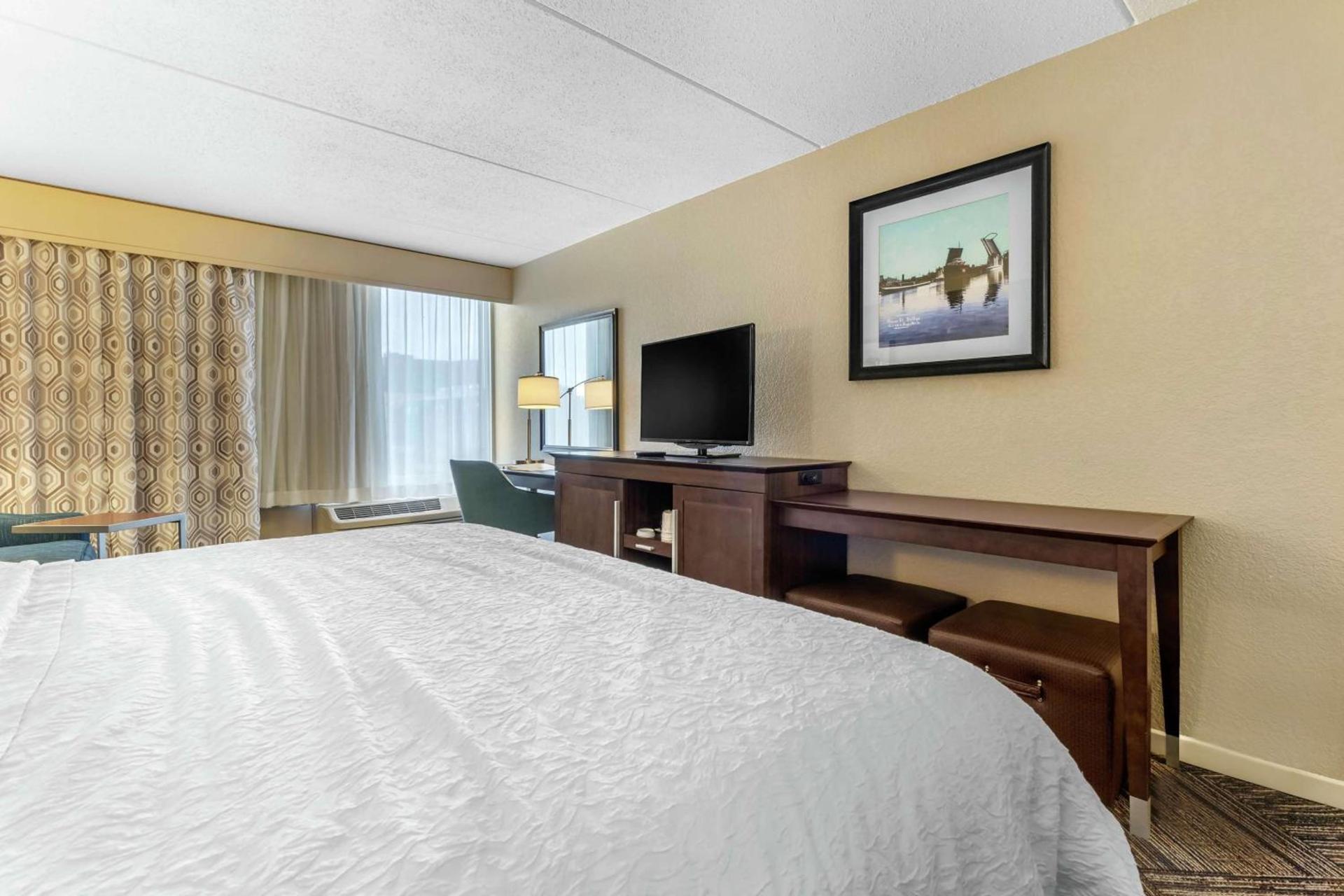 Hampton Inn Green Bay Downtown photo 46