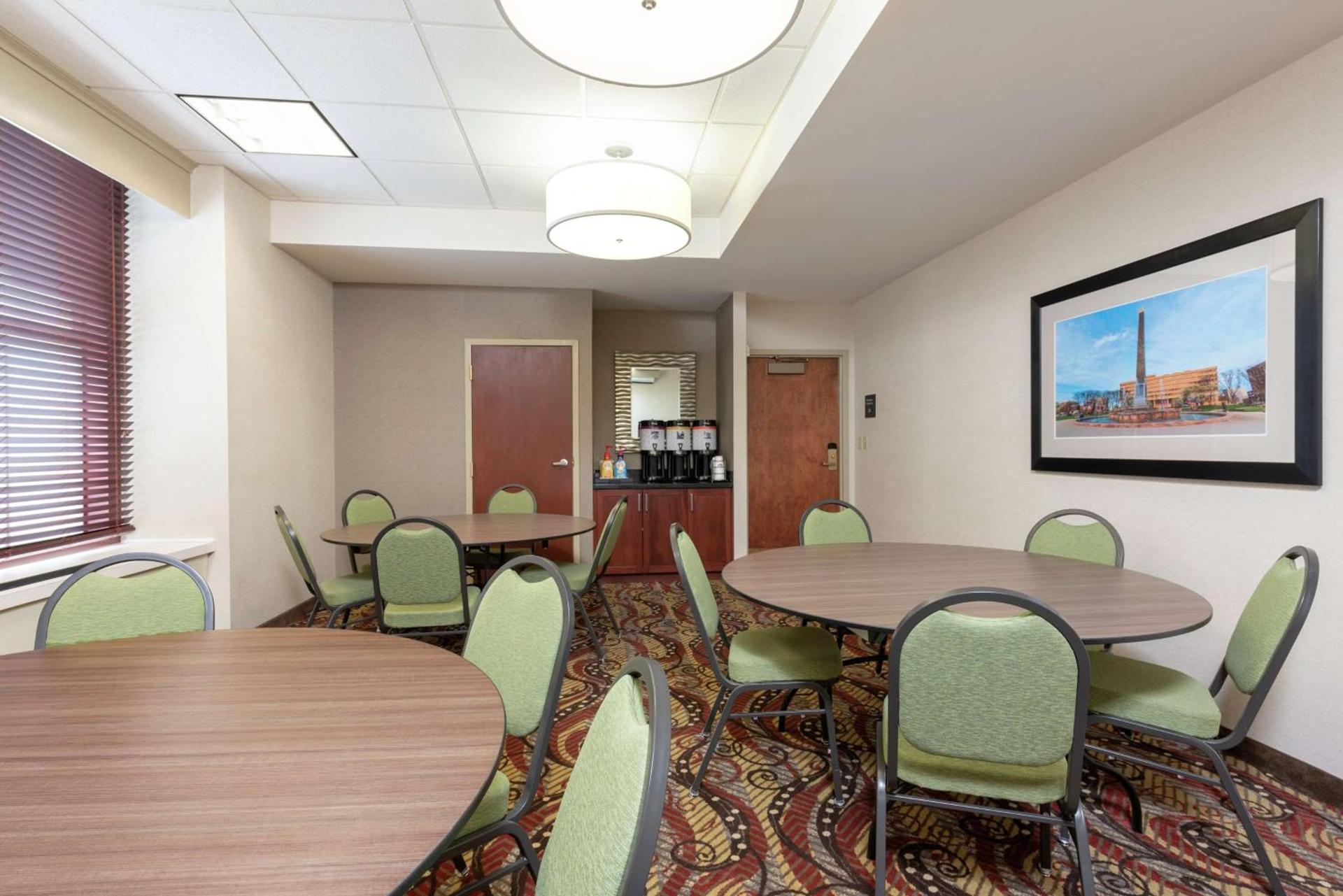 Hampton Inn Indianapolis Downtown Across from Circle Centre photo 39