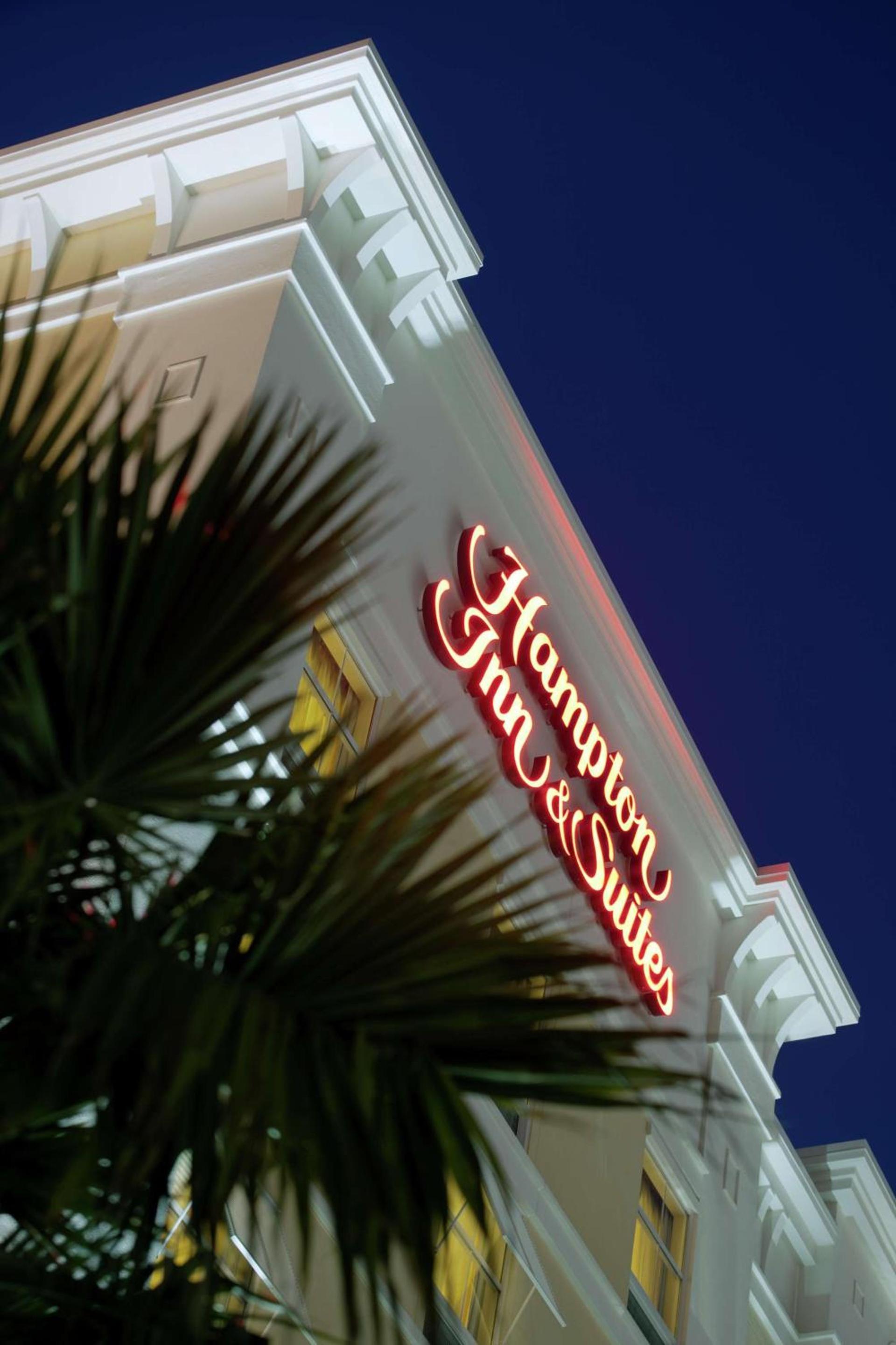 Hampton Inn & Suites Savannah/Midtown photo 2