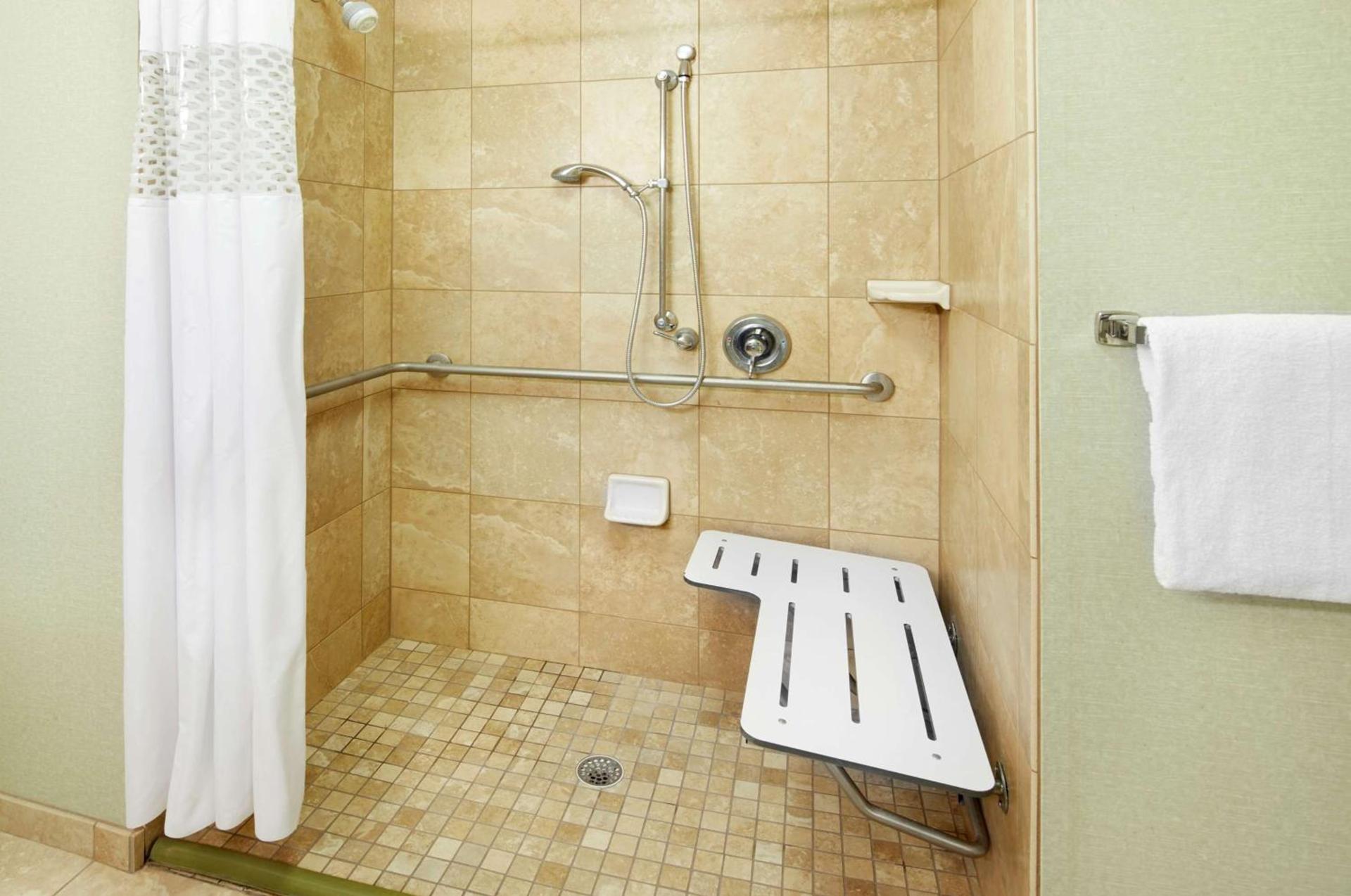 Hampton Inn & Suites Savannah/Midtown photo 17