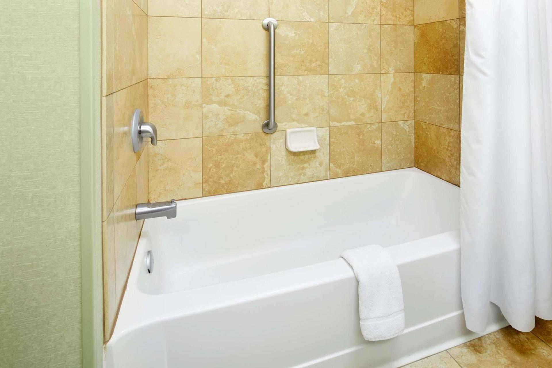 Hampton Inn & Suites Savannah/Midtown photo 22