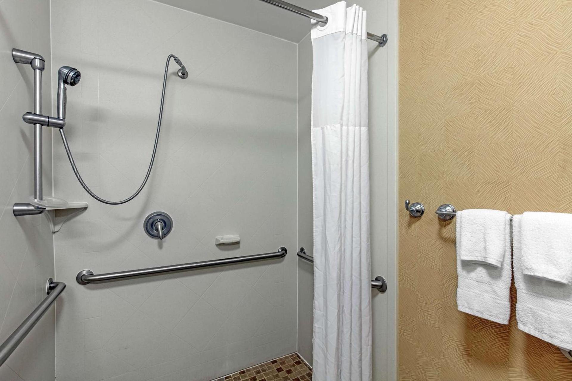 Hampton Inn Starkville Mississippi State University photo 12
