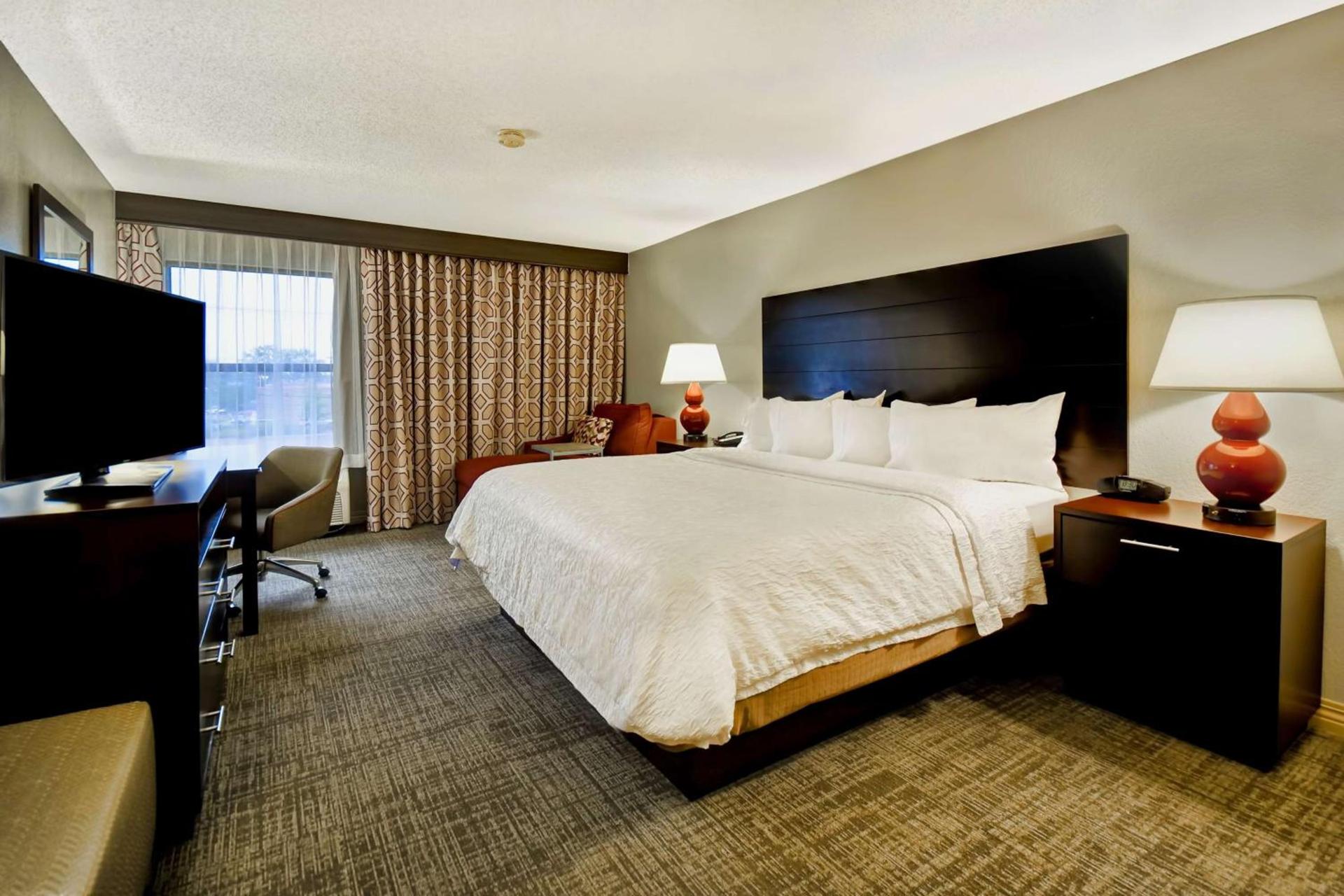 Hampton Inn Starkville Mississippi State University photo 14