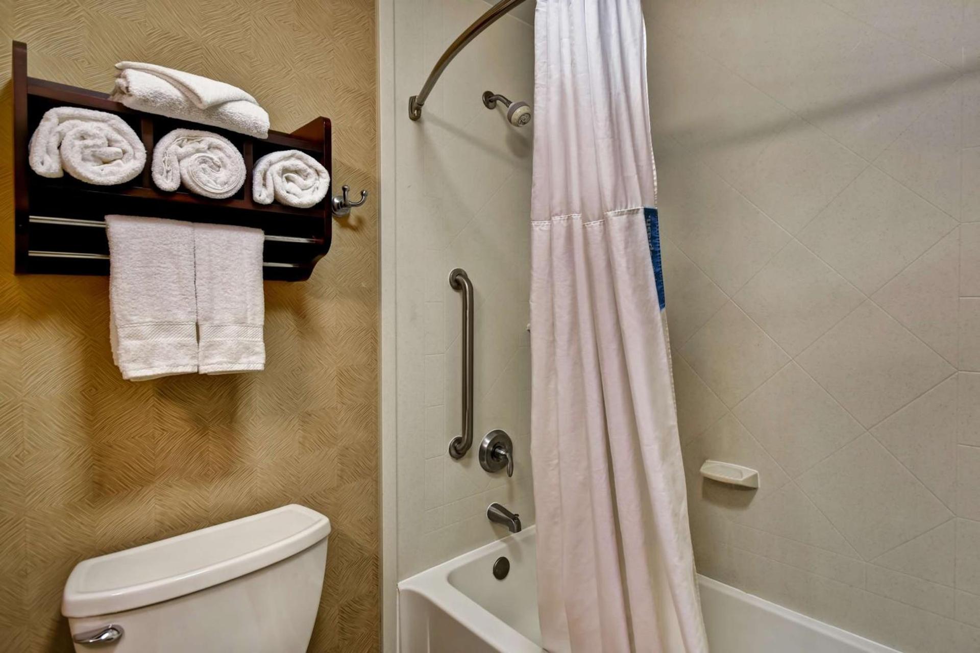 Hampton Inn Starkville Mississippi State University photo 22