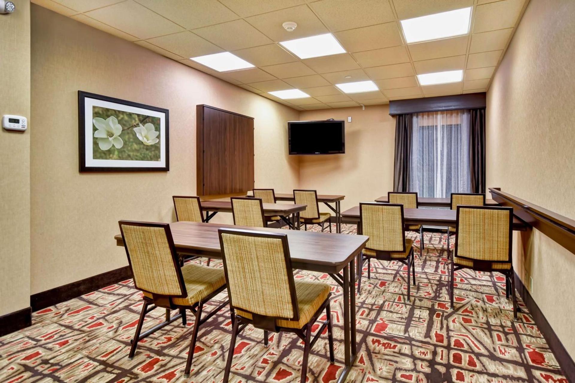 Hampton Inn Starkville Mississippi State University photo 26